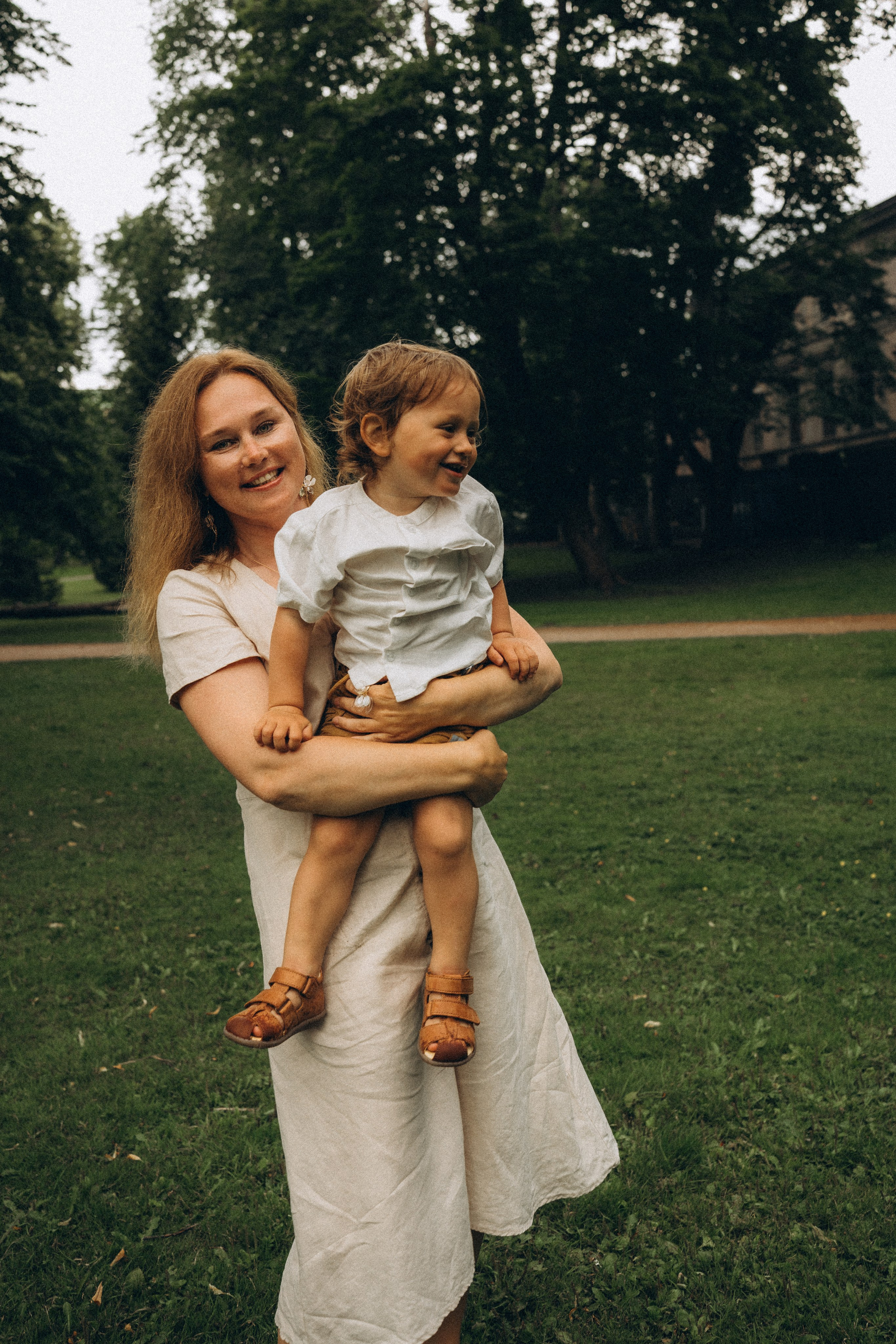 Kaivopuisto. Wedding and potrait photographer in Helsinki Vickan O
