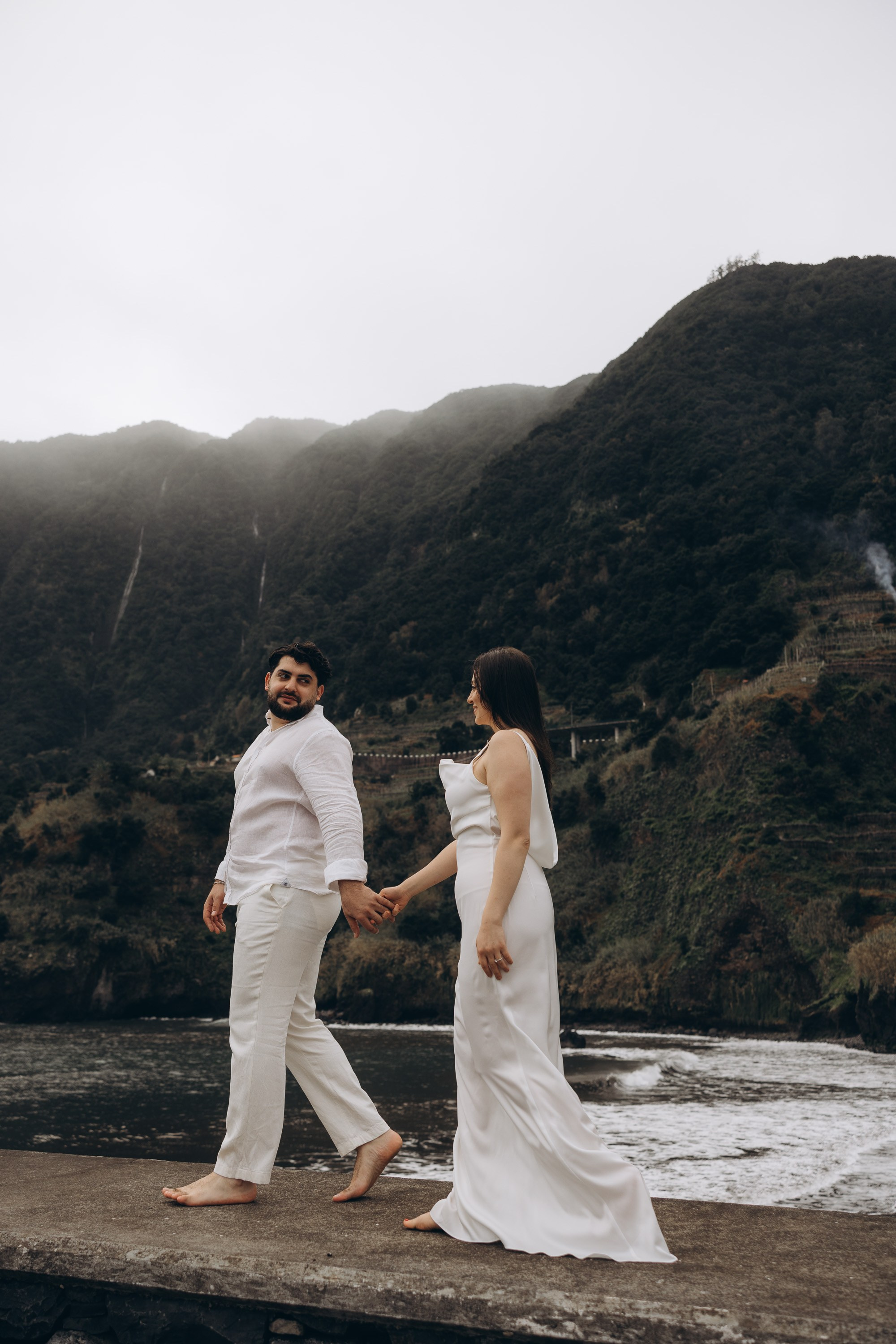 Engagement photoshoot at Seixal beach
