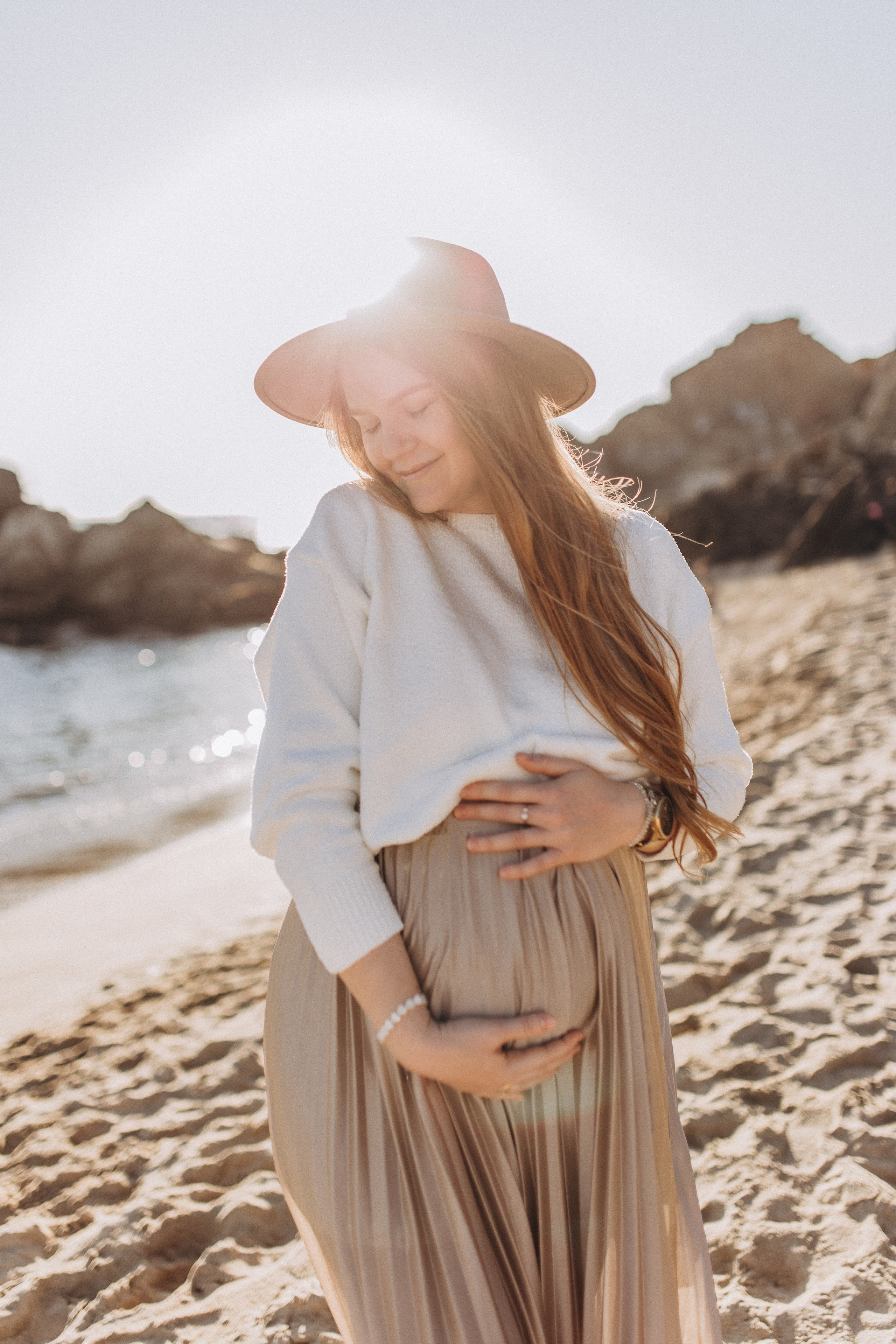 Sesión de embarazo en la playa en Chile — Luz dorada y naturaleza. Photographer in Santiago, Chile Anna Almazova