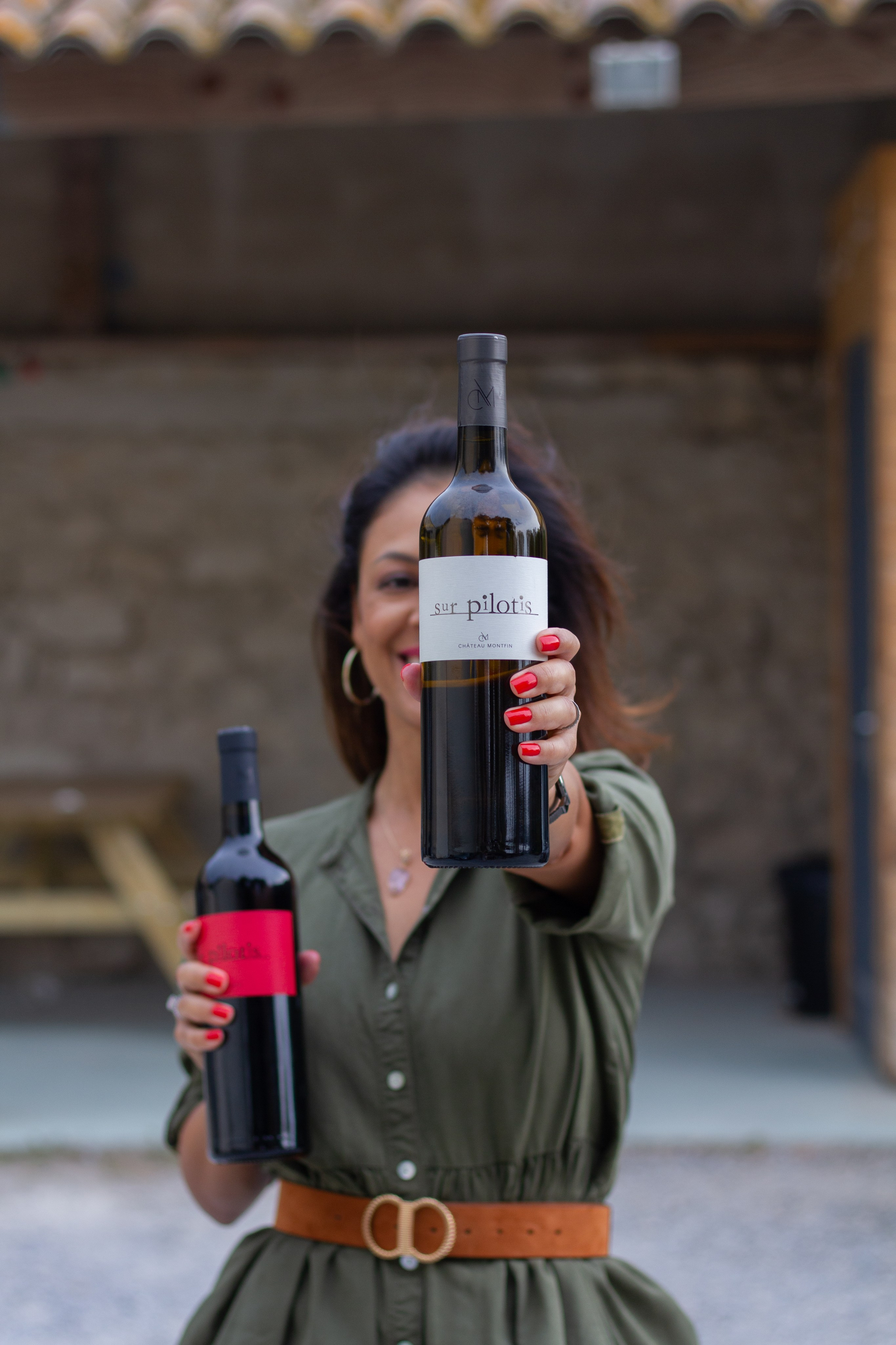 Photographe pour sommelière – Séance photo professionnelle pour entreprise. Photographe professionnelle à Poitiers, Tours et Châtellerault | Studio photo entre Poitiers et Tours – portraits, familles, entreprises, ma