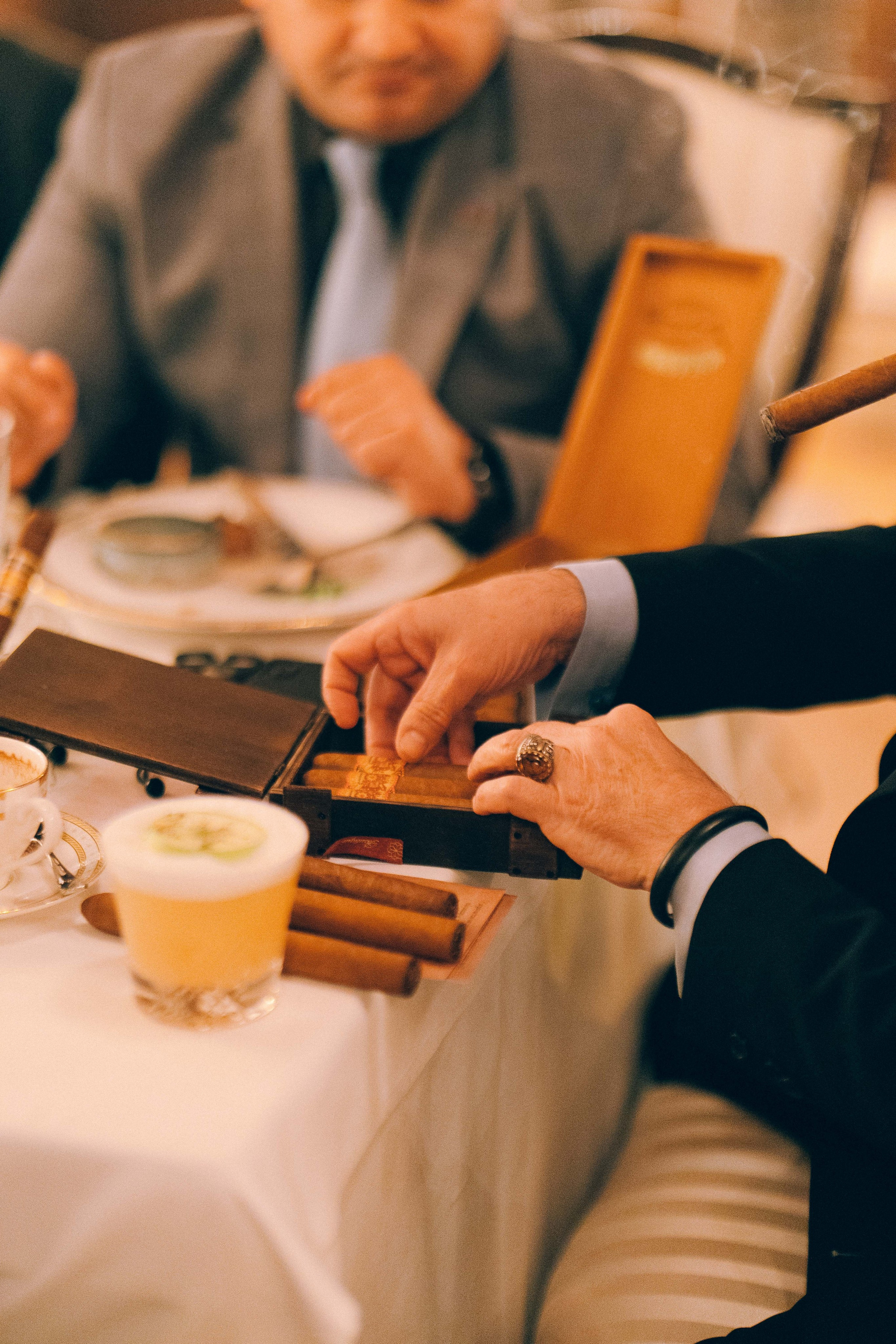 CIGAR CLUB. Wedding&Event photographer Ismail Rzayev in Baku