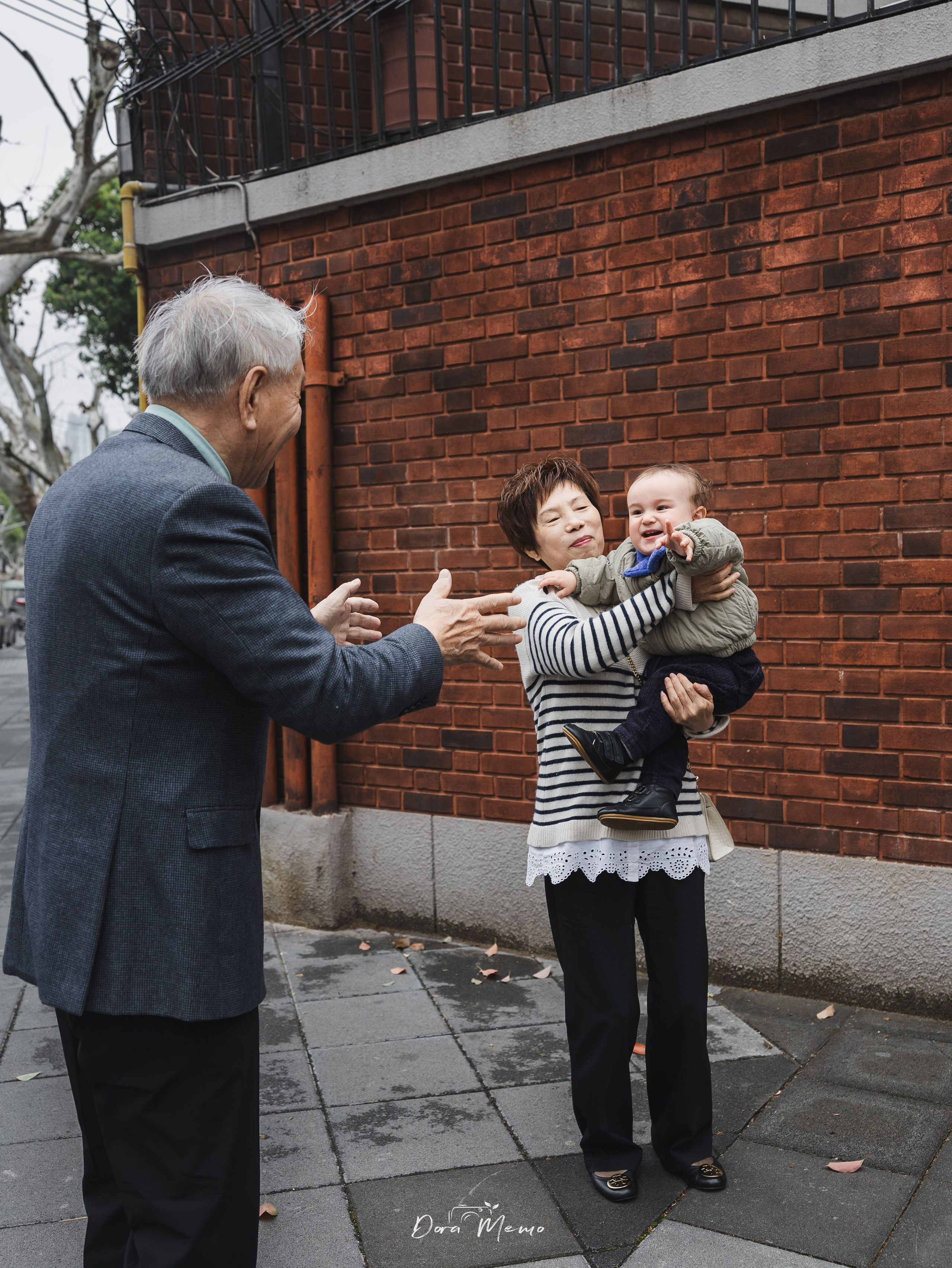 Family photography of elders and children. Shanghai Family Photographer Dora