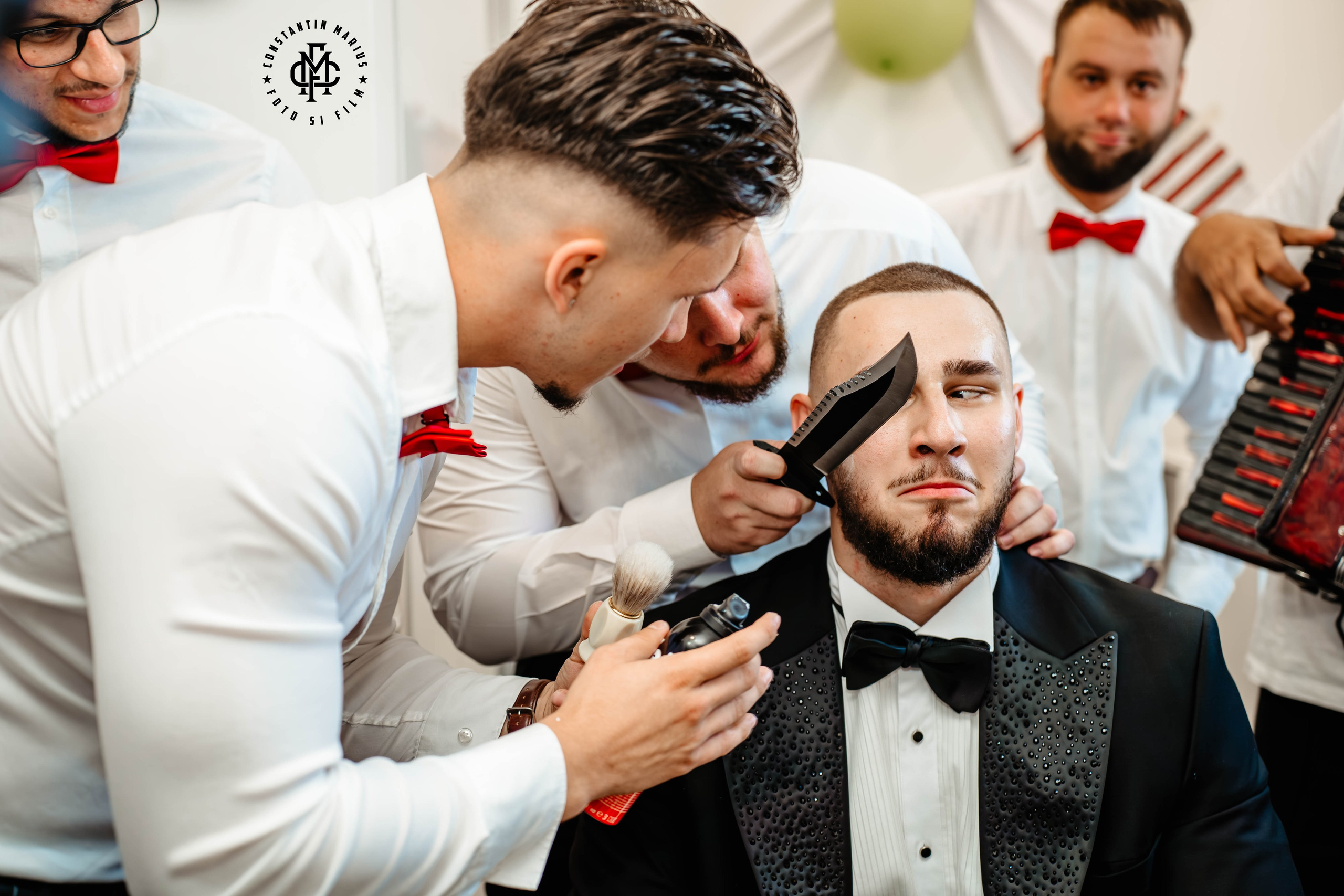 WEDDING PHOTOGRAPHY. DESPRE NOI