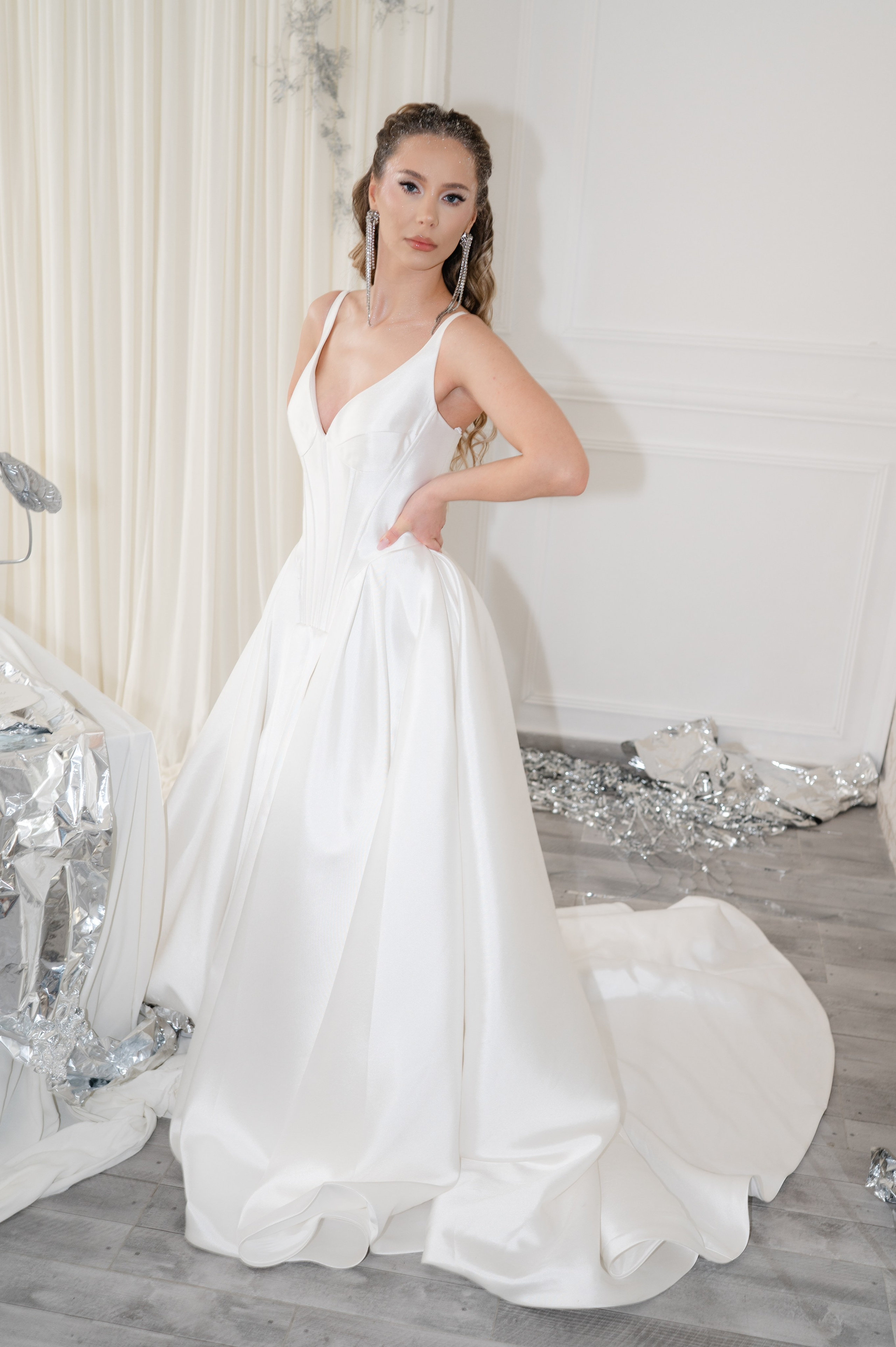 Bride with a concept silver Chrome. Alexandra Hanu Photographer