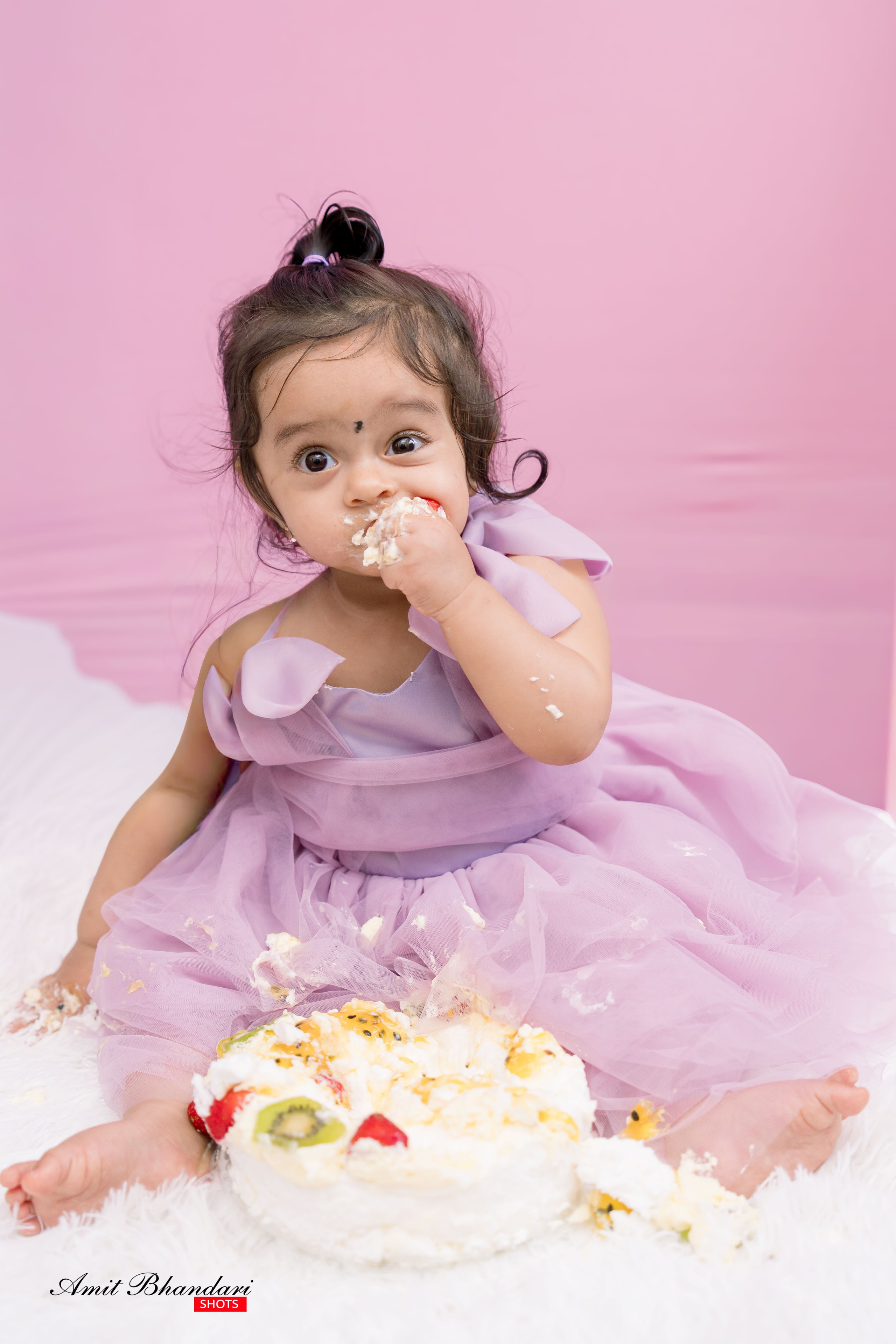 Yuhana’s Cake Smash Session. Freelance Photographer in Newcastle & Central Coast