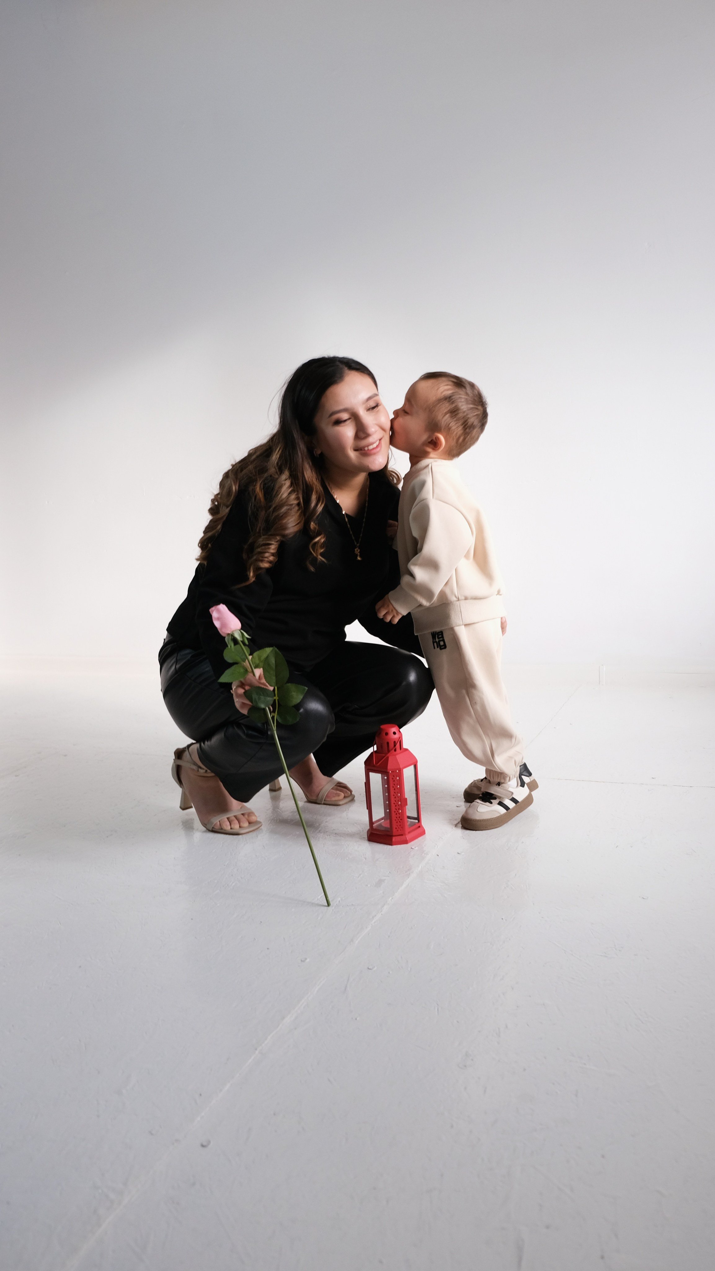 Зилола с сыном. Семейный и детский фотограф Бишкек Элина Суерова