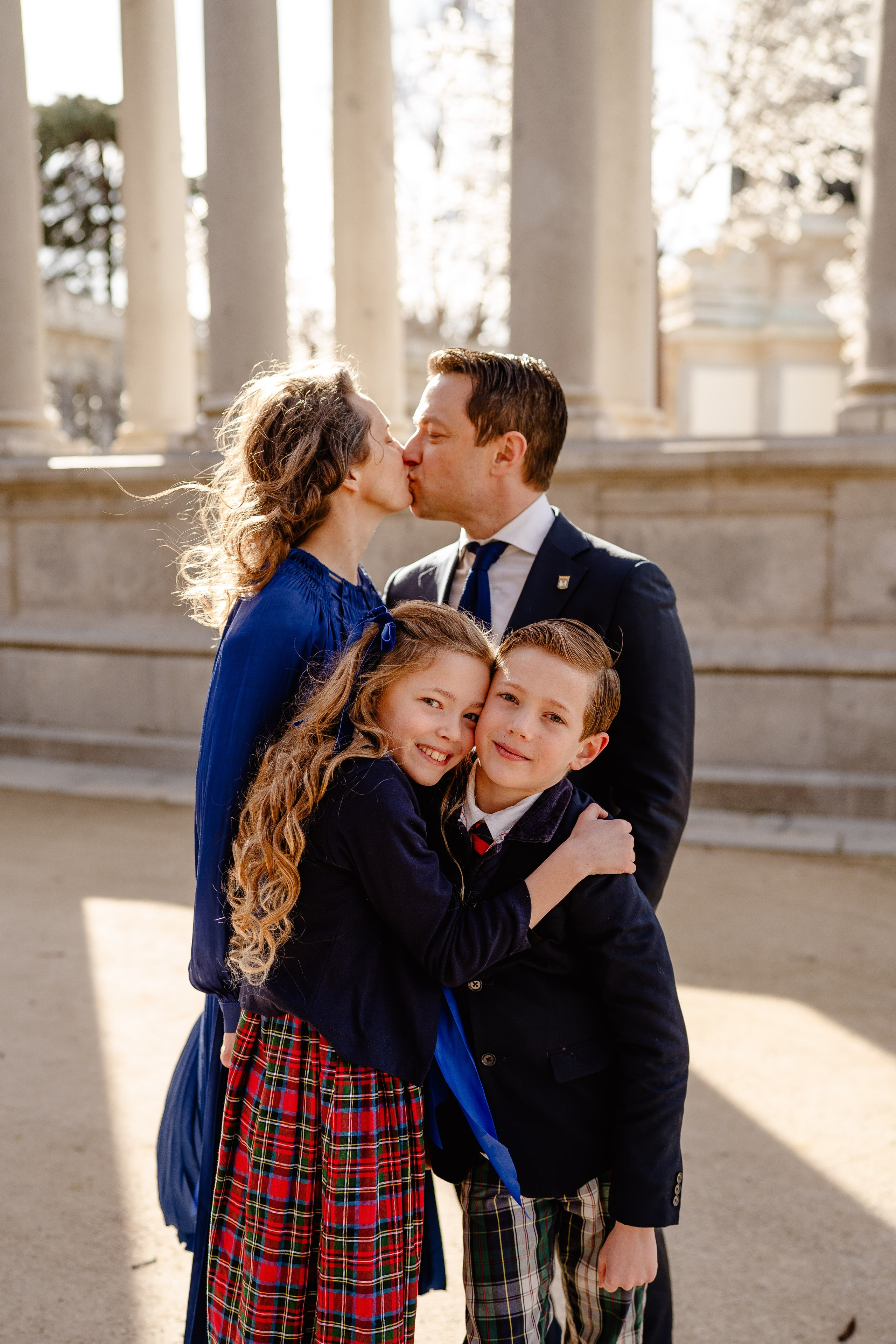 Family photoshoot in Retiro Park. Madrid Photographer for Proposals, Engagements & Families | Anya Petrova