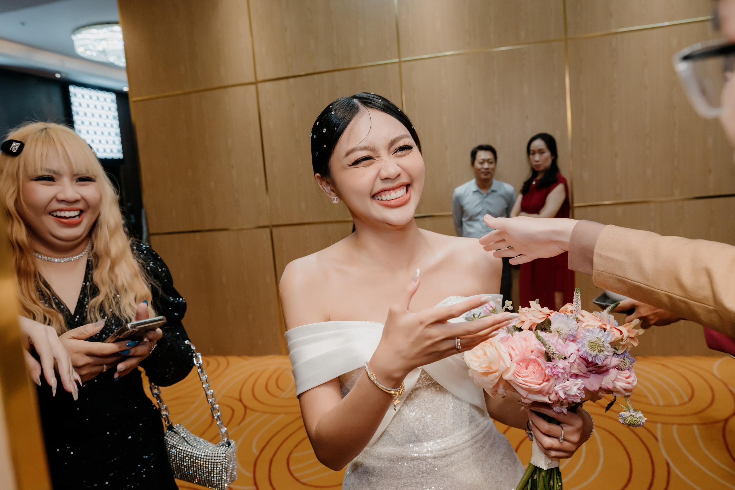 KHANG & QUYEN / Lavela Hotel. Saigon Wedding Present | Art Beyond Moments