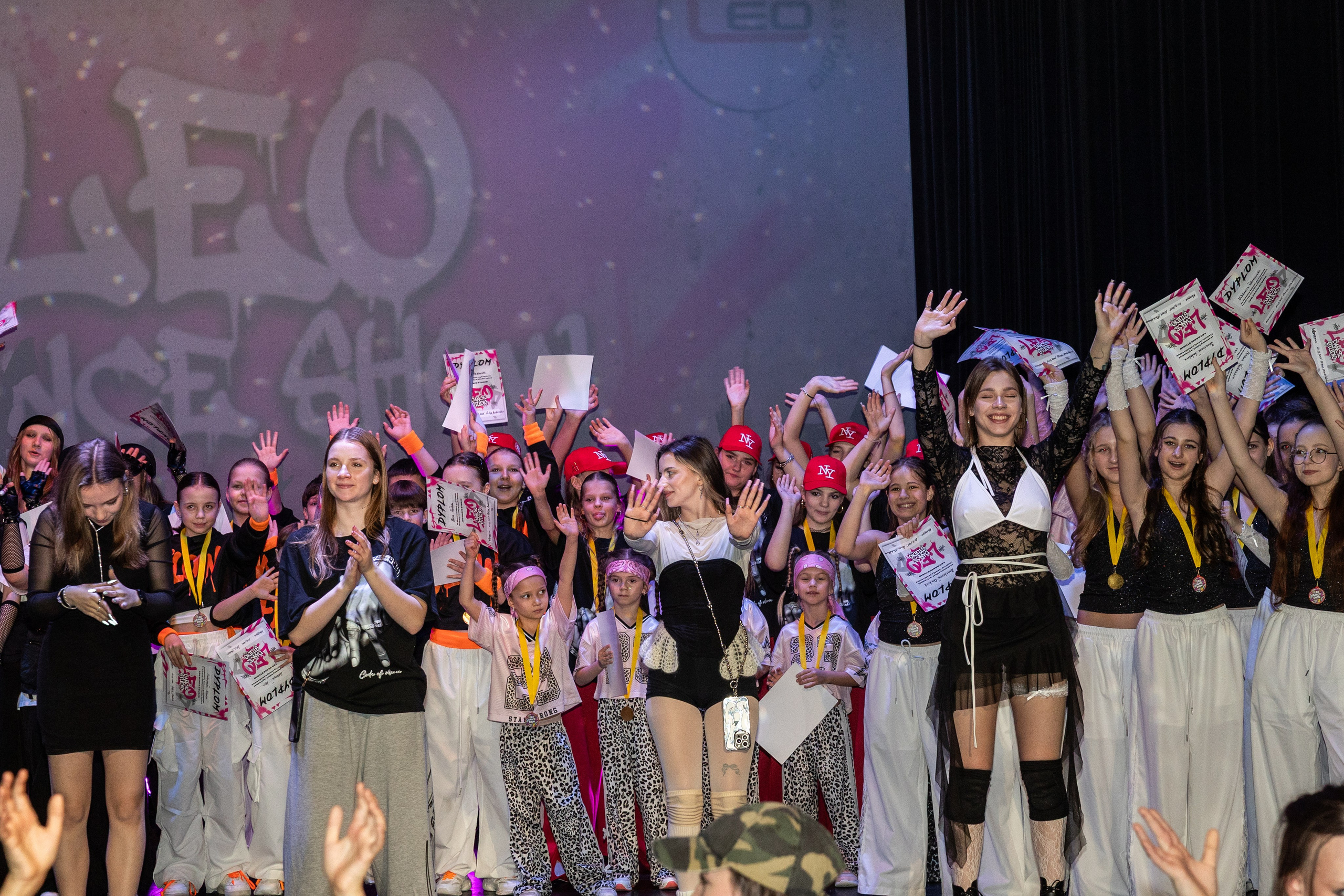 LEO DANCE SHOW WINTER 2025. Семейный и детский фотограф в Варшаве Мила Бобровская