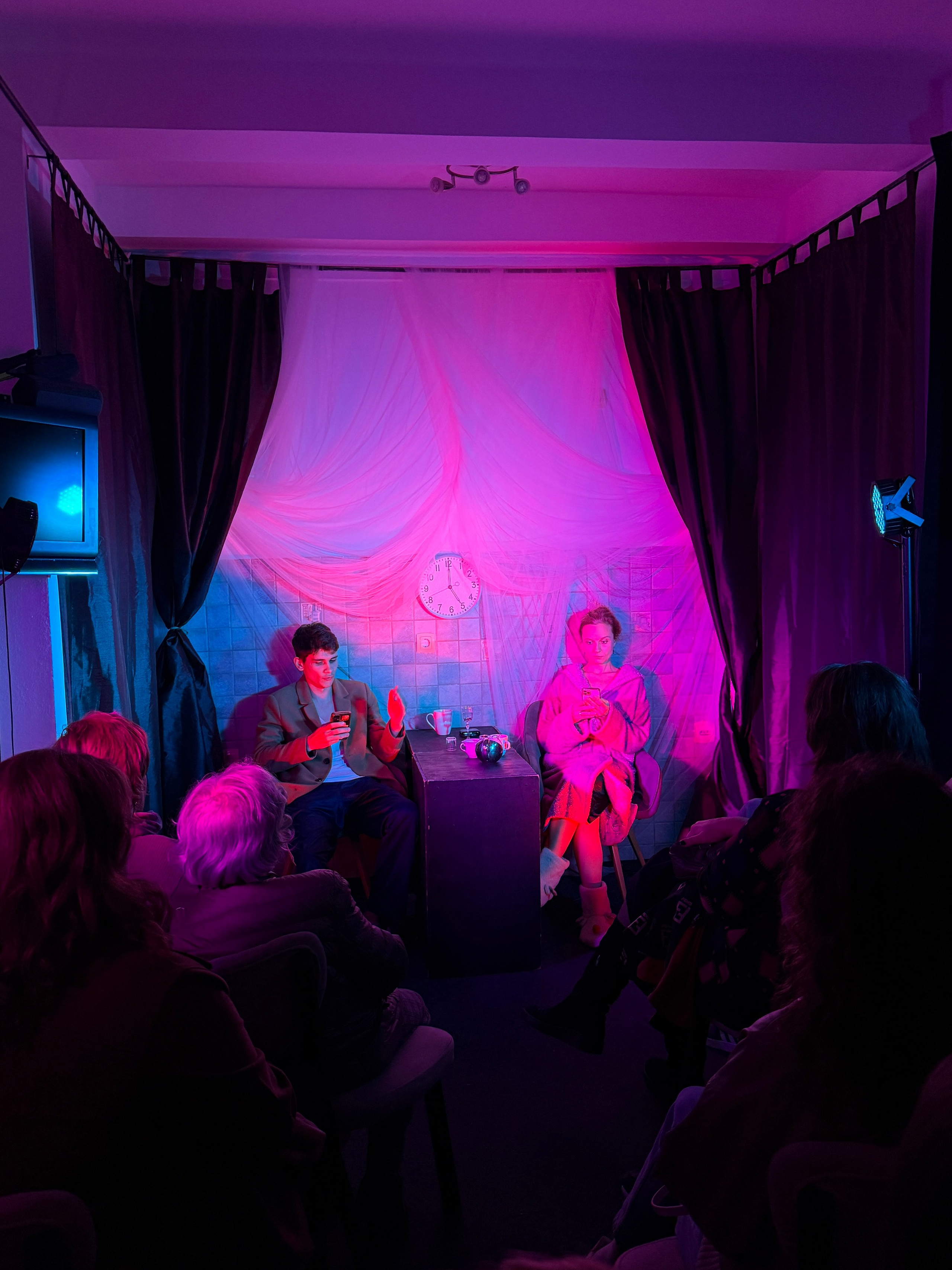 Фоторепортаж вистави у Будві. Портретний фотограф Альона Новгородцева