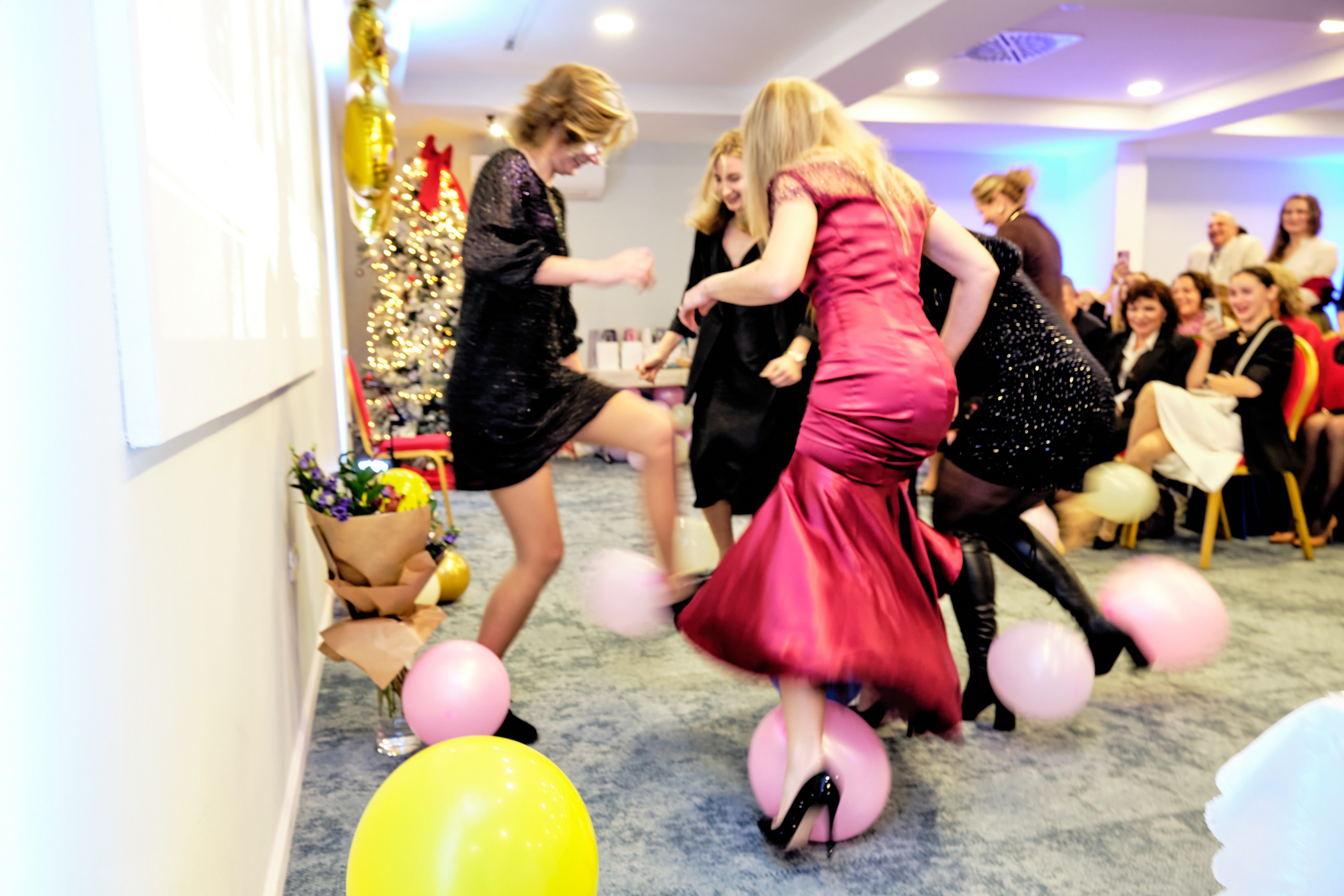 Фоторепортаж з благодійного Новорічного балу у Чорногорії. Портретний фотограф Альона Новгородцева