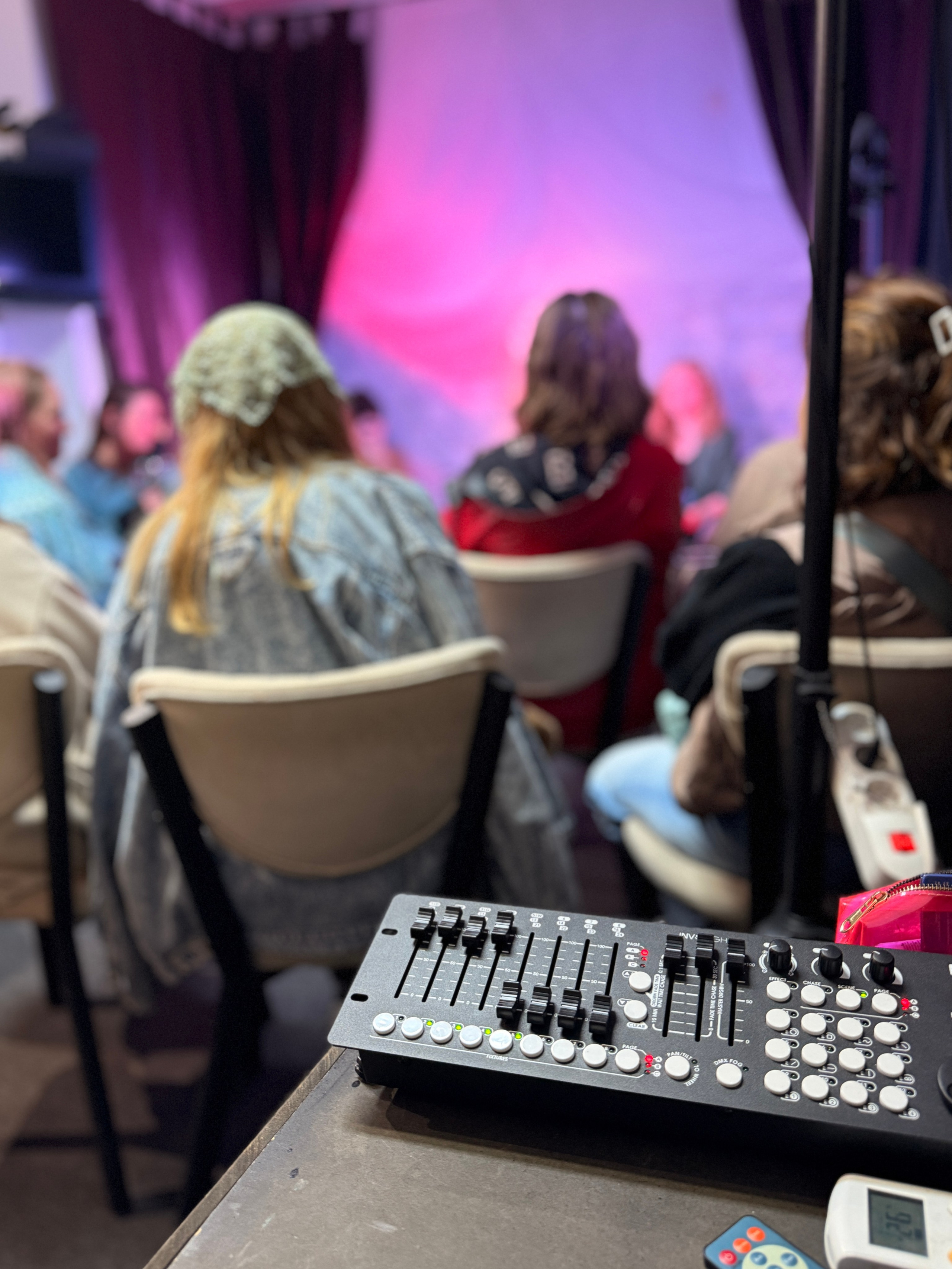 Фоторепортаж вистави у Будві. Портретний фотограф Альона Новгородцева