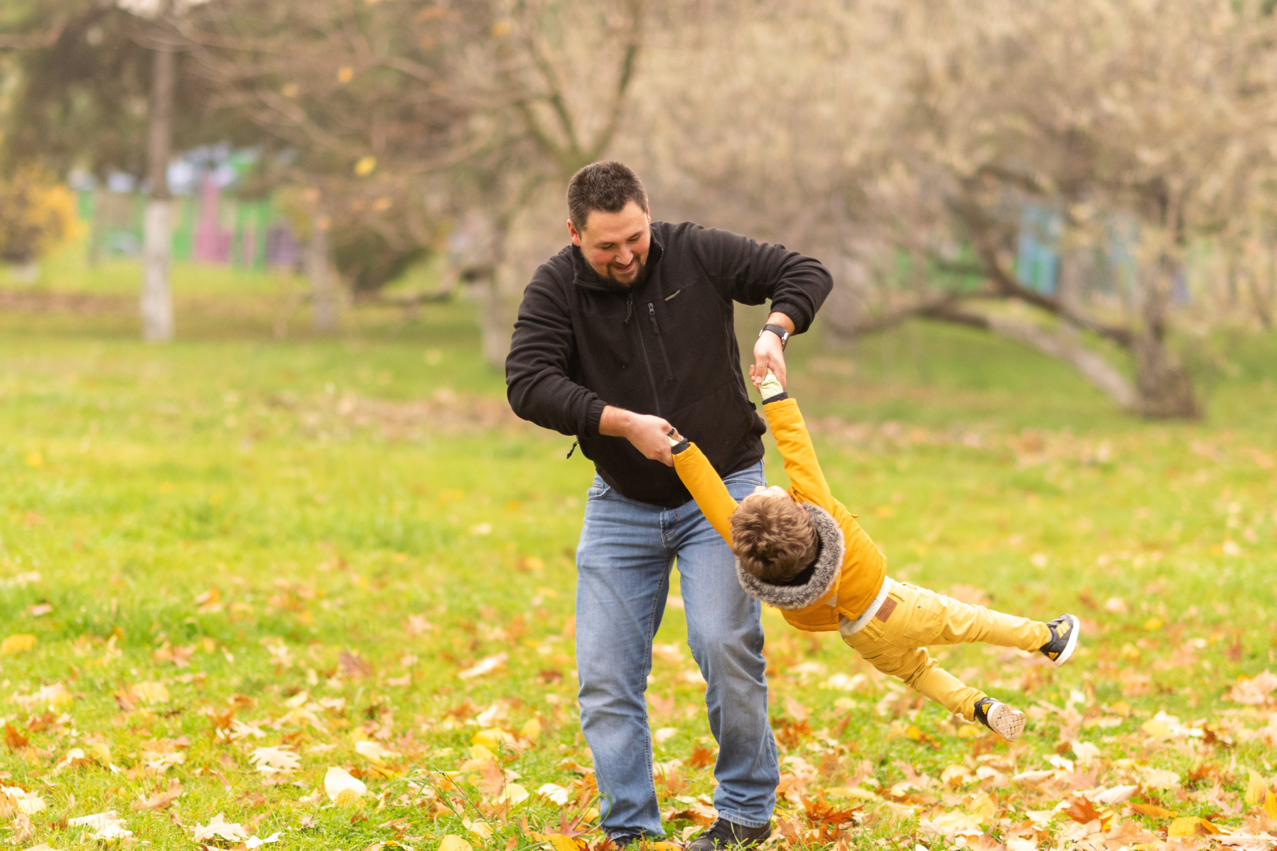 Sedinta foto de familie, sedinta foto acasa, sedinta foto parc, sedinta foto parc IOR, sedinta foto parc Titan, album de familie, fotografie de familie, amintiri de familie, sedinta foto relaxata, fotografii in parc, fotografie de cuplu, sedinta foto profesionala, fotograf profesionist Bucuresti