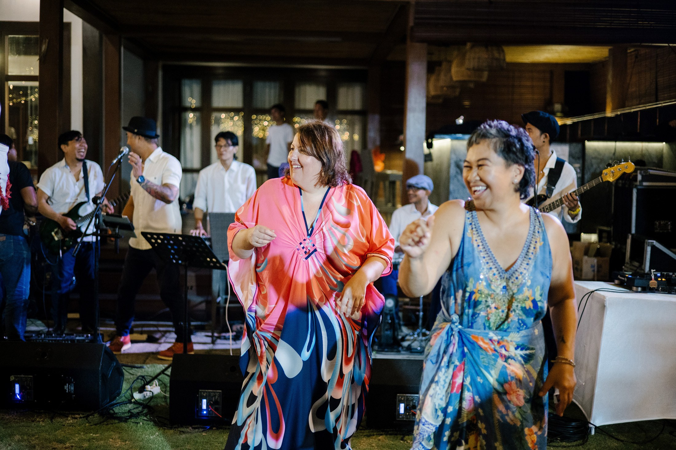 Big funny wedding with guests in paradise Bali island. Get.it.feel — Aesthetic Photography and Videography