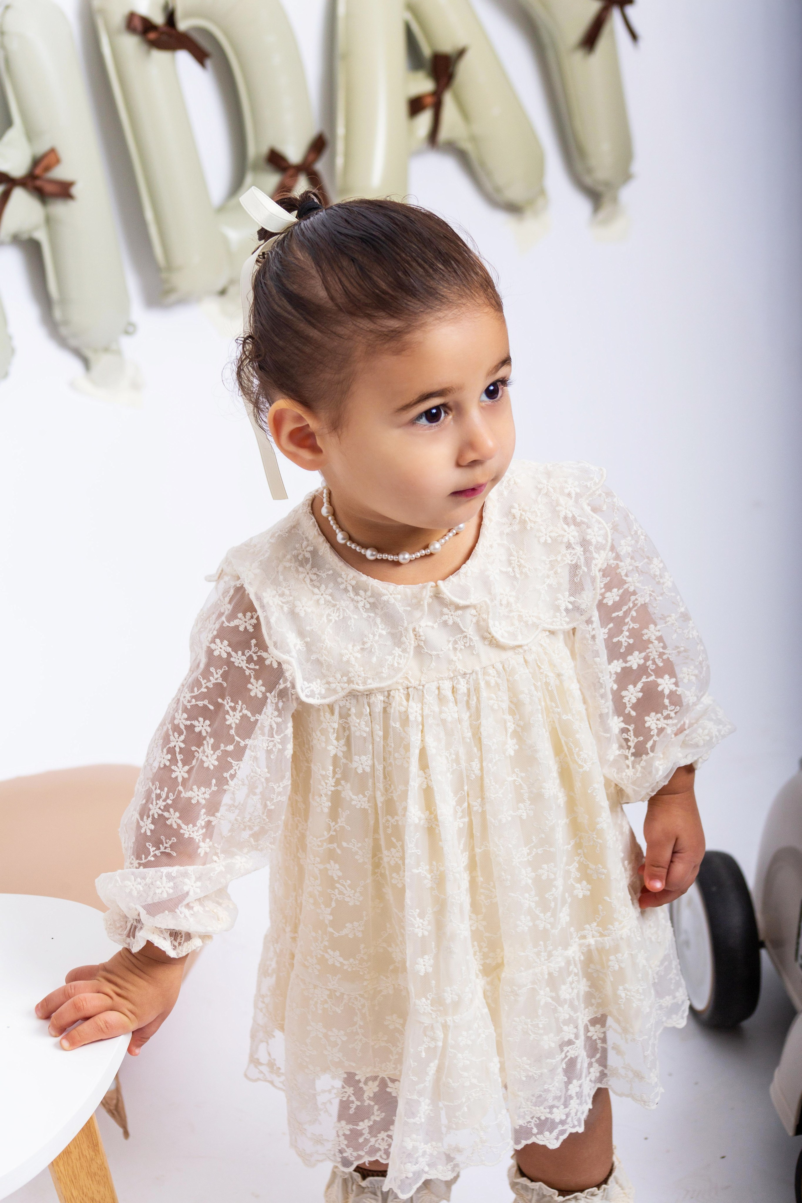 Séance photo anniversaire 2 ans en studio près de Châtellerault. Studio photo « Partage ton bonheur » – Photographe famille près de Châtellerault, Poitiers et Tours