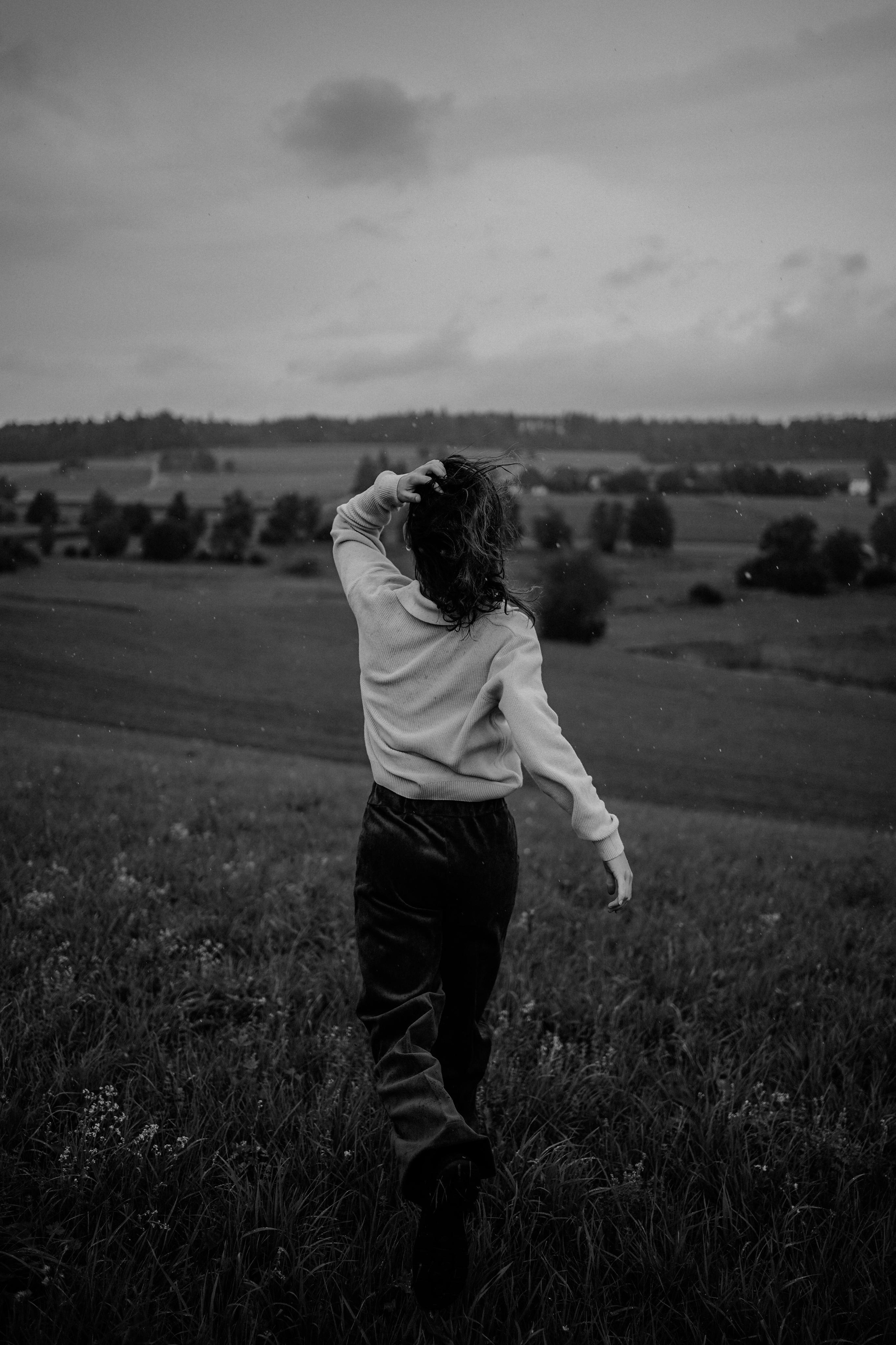 “Storm”. Editorial for https://preri.com/. Julia Pelikánová | Portrait and content photographer in Prague