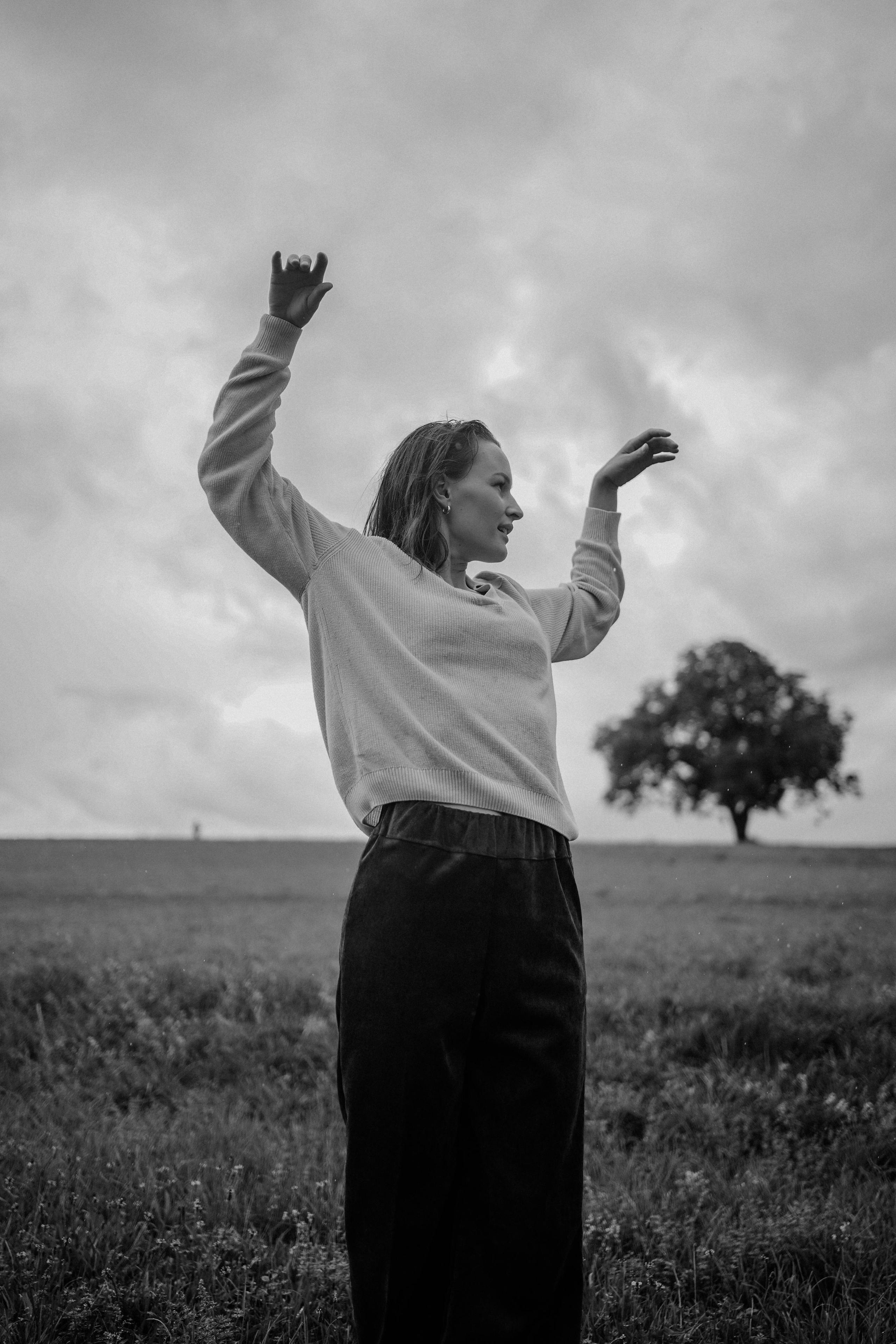 “Storm”. Editorial for https://preri.com/. Julia Pelikánová | Portrait and content photographer in Prague