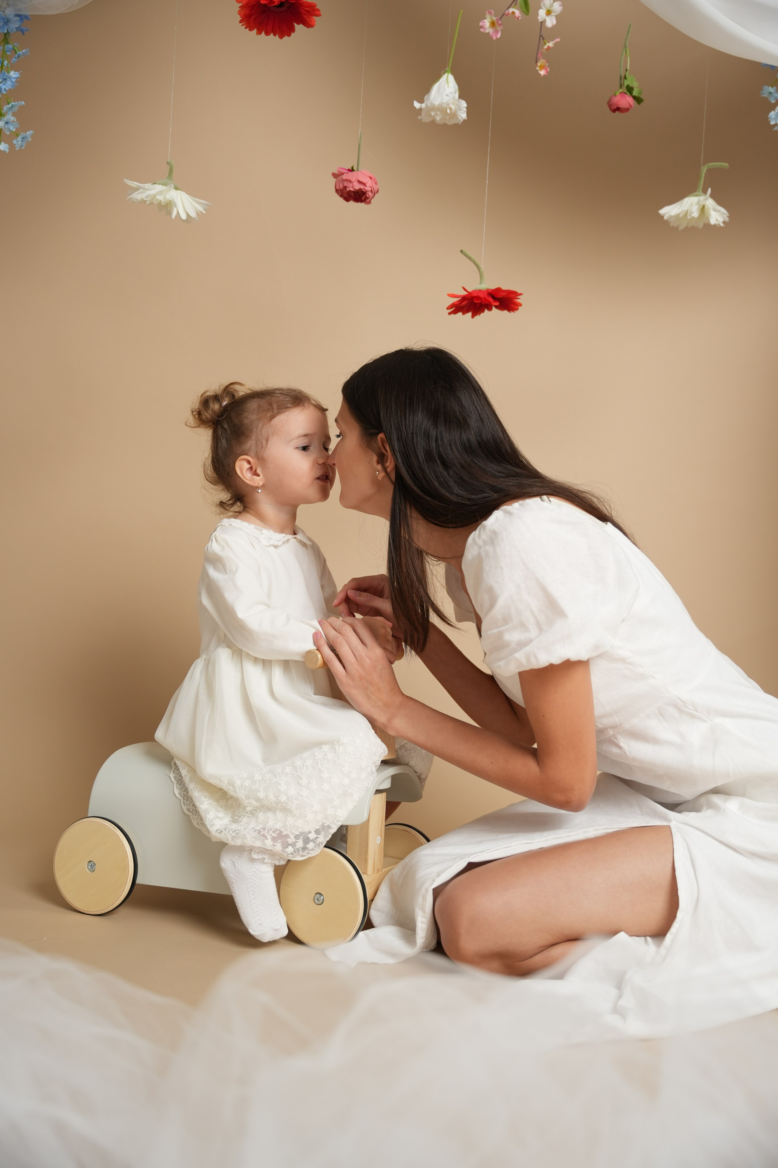 Ksenya and Stesha. Professional Photographer Abu Dhabi, Dubai — Yulia Ismoilova | 2025