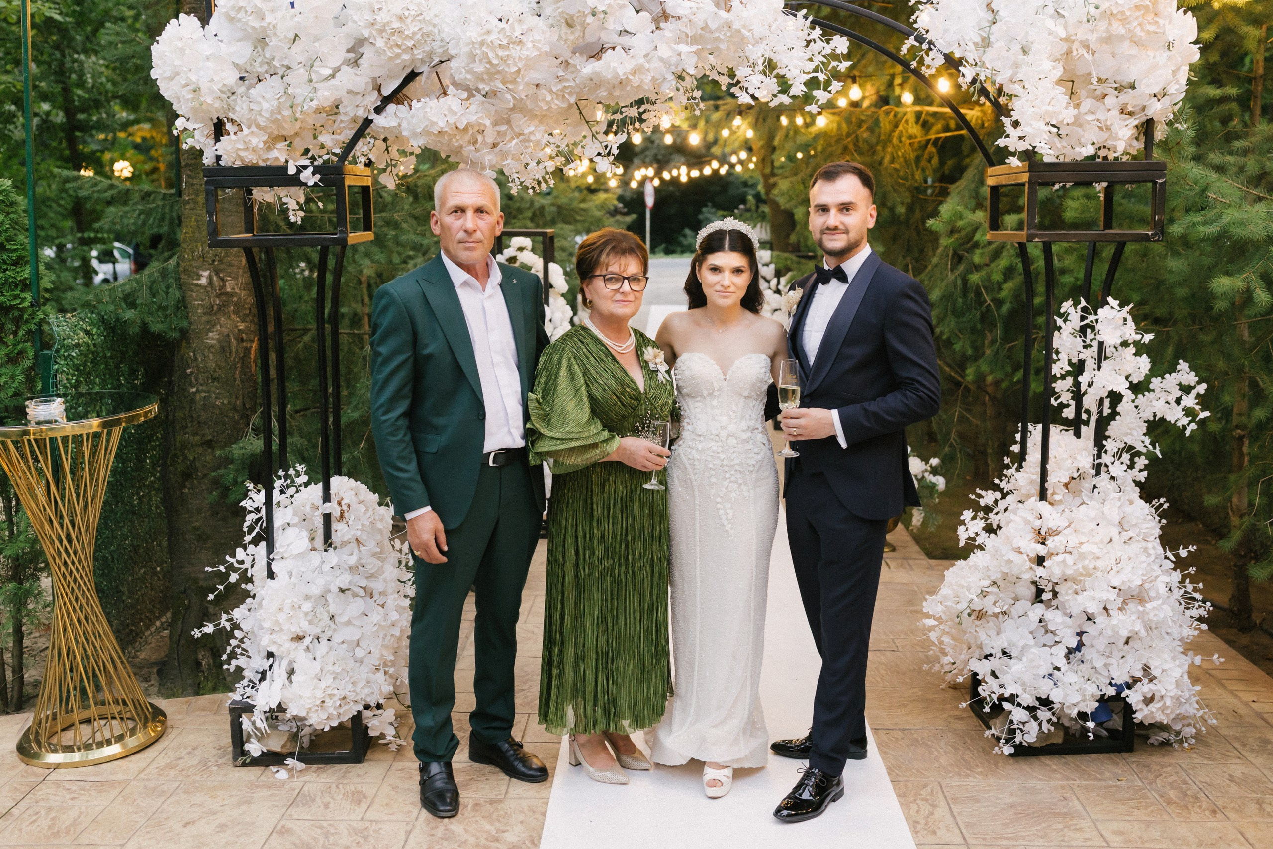 1. Mireasa Adriana în timpul pregătirilor de nuntă în Tudora Botoșani2. Costumul mirelui Ionuț fotografiat artistic în ziua nunții3. Prietenii mirelui la tradițiile de nuntă în Tudora4. Bărbieritul mirelui în cadrul obiceiurilor tradiționale de nuntă5. Fotografii de familie la biserică în ziua nunții6. Portret de familie cu mirii și copilul lor la nunta din Botoșani7. Primul dans al mirilor la Mariage Dor Baisa Botoșani8. Decor elegant de nuntă la Mariage Dor Baisa9. Emoții și tradiții la nunta din Tudora județul Botoșani10. Fotograf profesionist de nuntă în Botoșani surprinzând momente autentice - otograf-nunta-botosanifotograf-evenimente-botosanifotograf-profesionist-botosanifotograf-nunta-tudoranunta-tudora-botosanisedinta-foto-nunta-botosanipoze-nunta-botosanifotografii-nunta-tudorafotograf-cununie-religioasa-botosanibiserica-sfintii-imparati-constantin-si-elena-tudoramariage-dor-baisa-botosanirestaurant-nunta-botosanidansul-mirilor-mariage-dorpregatiri-mire-botosanipregatiri-mireasa-botosanitraditii-nunta-moldovaobiceiuri-nunta-tudorafotograf-familie-nunta-botosaniportret-miri-botosanigalerie-foto-nunta-botosanialbum-foto-nunta-botosaninunta-eleganta-botosaninunta-cu-traditii-botosanifotograf-premium-nunta-botosaniservicii-foto-video-botosanipoveste-de-nunta-botosanifotograf-documentar-nuntafotograf-natural-emotionalmiri-ionut-si-adriananunta-autentica-tudora -otograf-nunta-botosanifotograf-nunta-tudoranunta-tudora-botosanifotograf-evenimente-botosanifotograf-profesionist-botosaniservicii-foto-video-botosanigalerie-foto-nunta-botosanialbum-foto-nunta-botosani - nunta-autentica-botosaninunta-cu-traditii-botosanipoveste-de-nunta-botosanifotografii-emotionante-nuntamomente-autentice-nuntafotografie-documentara-nuntafotograf-natural-nunta- pregatiri-miri-tudorabiserica-tudora-botosanicununie-religioasa-tudoramariage-dor-baisa-botosanipetrecere-nunta-botosanivalsul-mirilor-botosani - alino-foto-studio-botosaniionut-si-adriana-nunta-tudorafotograf-alin-chirila-botosani