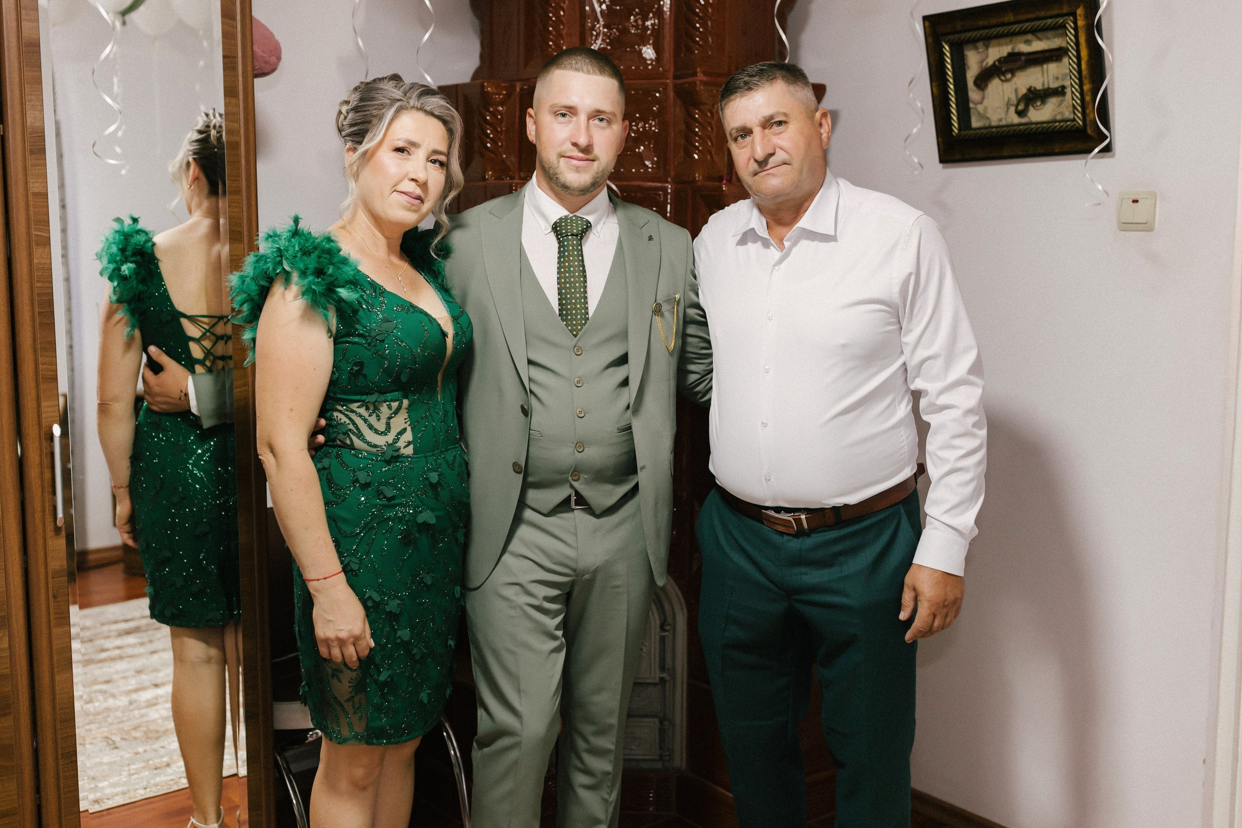 - mireasă Lavinia pregătire casa părintească Hârlău- mire Mihai pregătire Flămânzi cavalerii de onoare- fotograf nuntă Casa Jorovlea- ședință foto miri Mihai și Lavinia- nuntă elegantă Casa Jorovlea- fotografie de nuntă naturală România- domnișoare de onoare pregătire mireasă- emoții nuntă biserică- dansul mirilor Casa Jorovlea* fotograf profesionist nuntă Botoșani Iași* fotografie documentară de nuntă- familie și prieteni la nuntă- nași Mihai și Nicoleta nuntă- portret mireasă în lumină naturală- petrecere nuntă Casa Jorovlea- Nuntă Mihai și Lavinia – momente emoționante din ziua nunții, pregătirile mirilor în Hârlău și Flămânzi, ceremonia religioasă și ședința foto realizată de  AlinoFotoStudio -  Mireasa Lavinia în timpul pregătirilor la Hârlău-  Mihai pregătit de cavalerii de onoare în Flămânzi - Ceremonia religioasă a mirilor Mihai și Lavinia-Ședință foto romantică de nuntă Mihai și Lavinia - Dansul mirilor la petrecerea de nuntă -  fotograf nuntă Iași-  fotograf nuntă Botoșani- wedding photography Romania- AlinoFotoStudio - AlinoFotoStudio - Alin Chirilă fotograf - fotograf Botoșani - fotograf Iași - fotograf Hârlău - fotograf Bacău - fotograf Suceava - fotograf București - fotograf Neamț - servicii foto video - fotograf evenimente - fotograf nuntă - fotograf botez - wedding photographer Romania - ședință foto nuntă - fotografie de eveniment - wedding photography - fotografie profesională - fotograf profesionist România- povestitor prin fotografie, servicii foto - video -profesionale