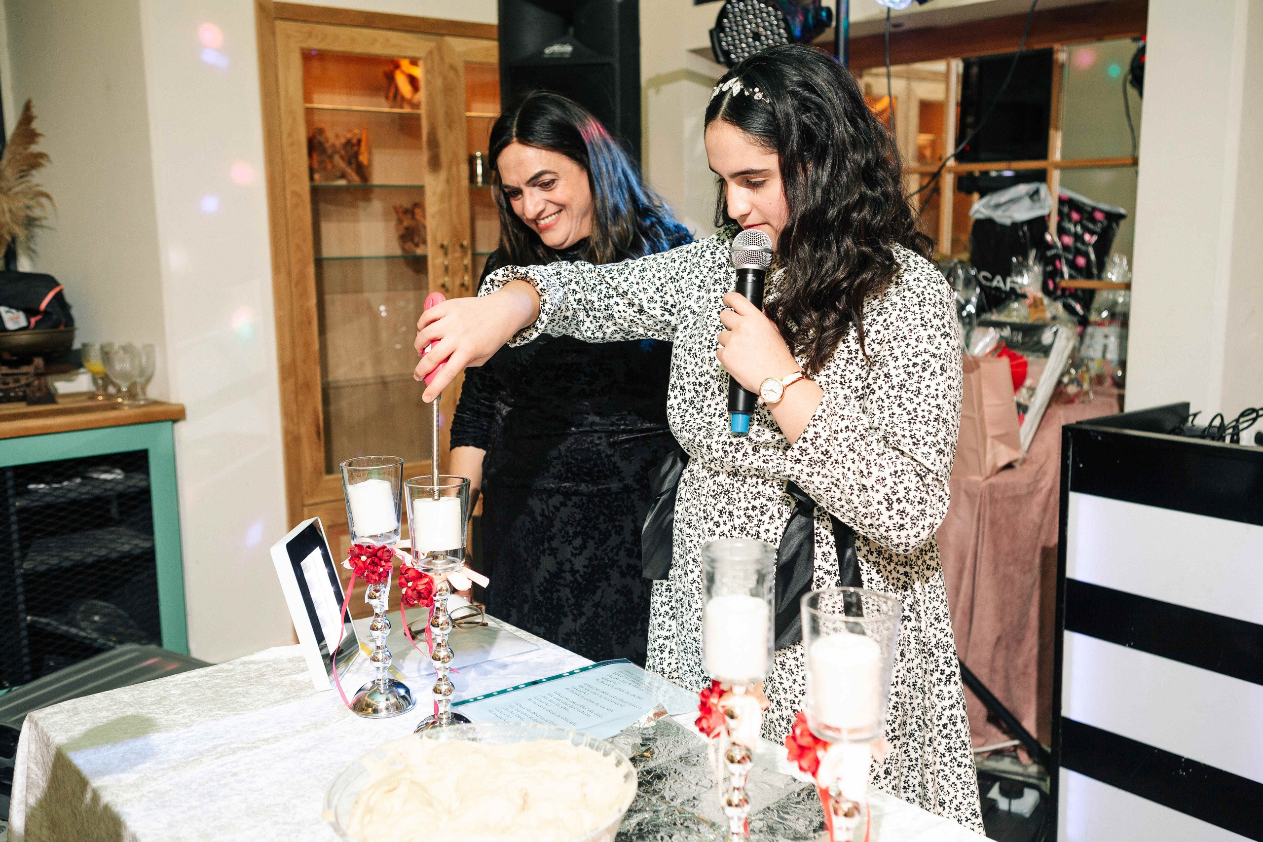 PARTY IN A RESTAURANT WITH THE WHOLE FAMILY. Https://shi-photo.com/