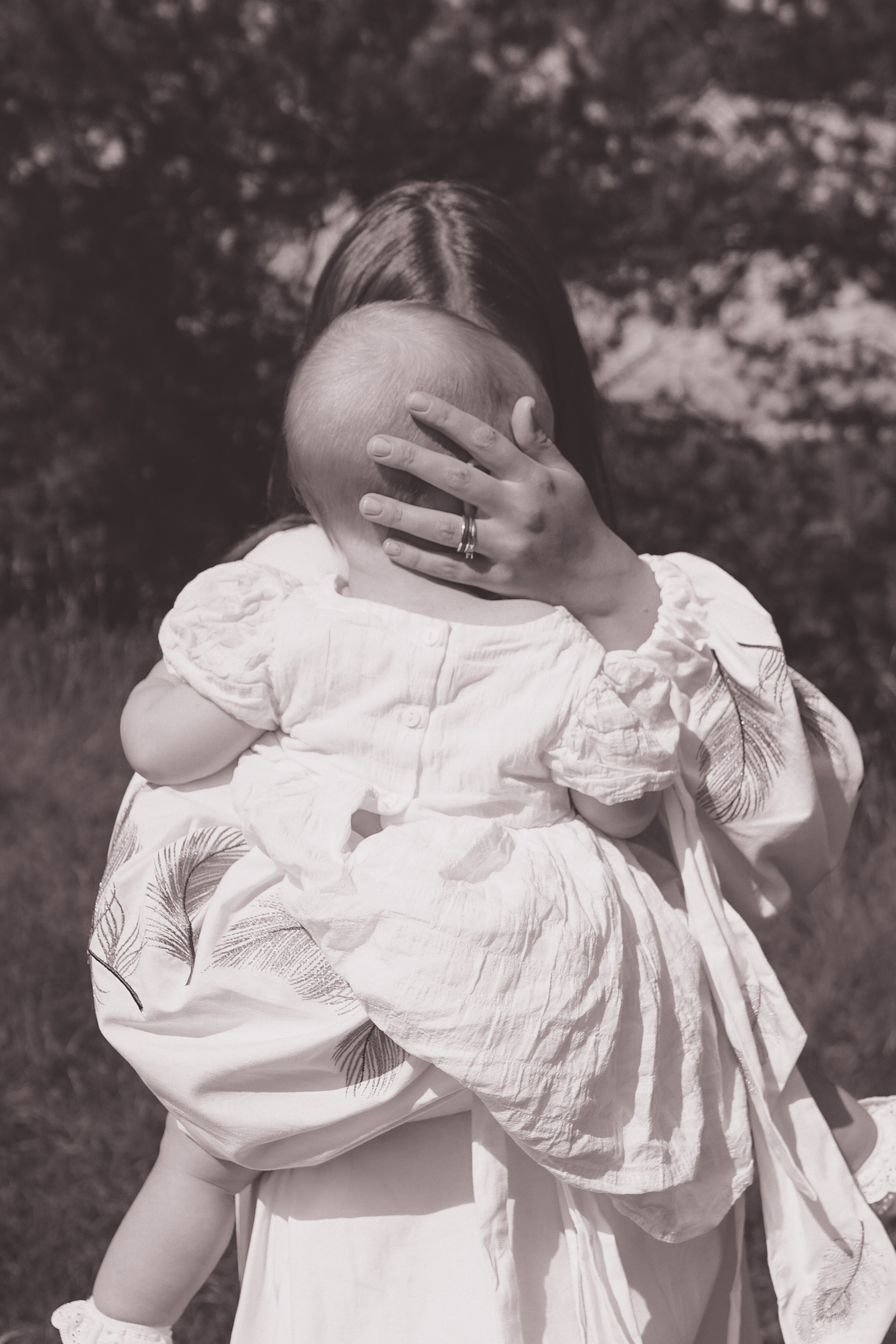 Mother Earth: Proiect de Fotografie Maternitate | Mădălina Beda. Madalina Beda- Artist vizual, fotograf, doula la nastere, consultant babywearing Brasov si in toata tara