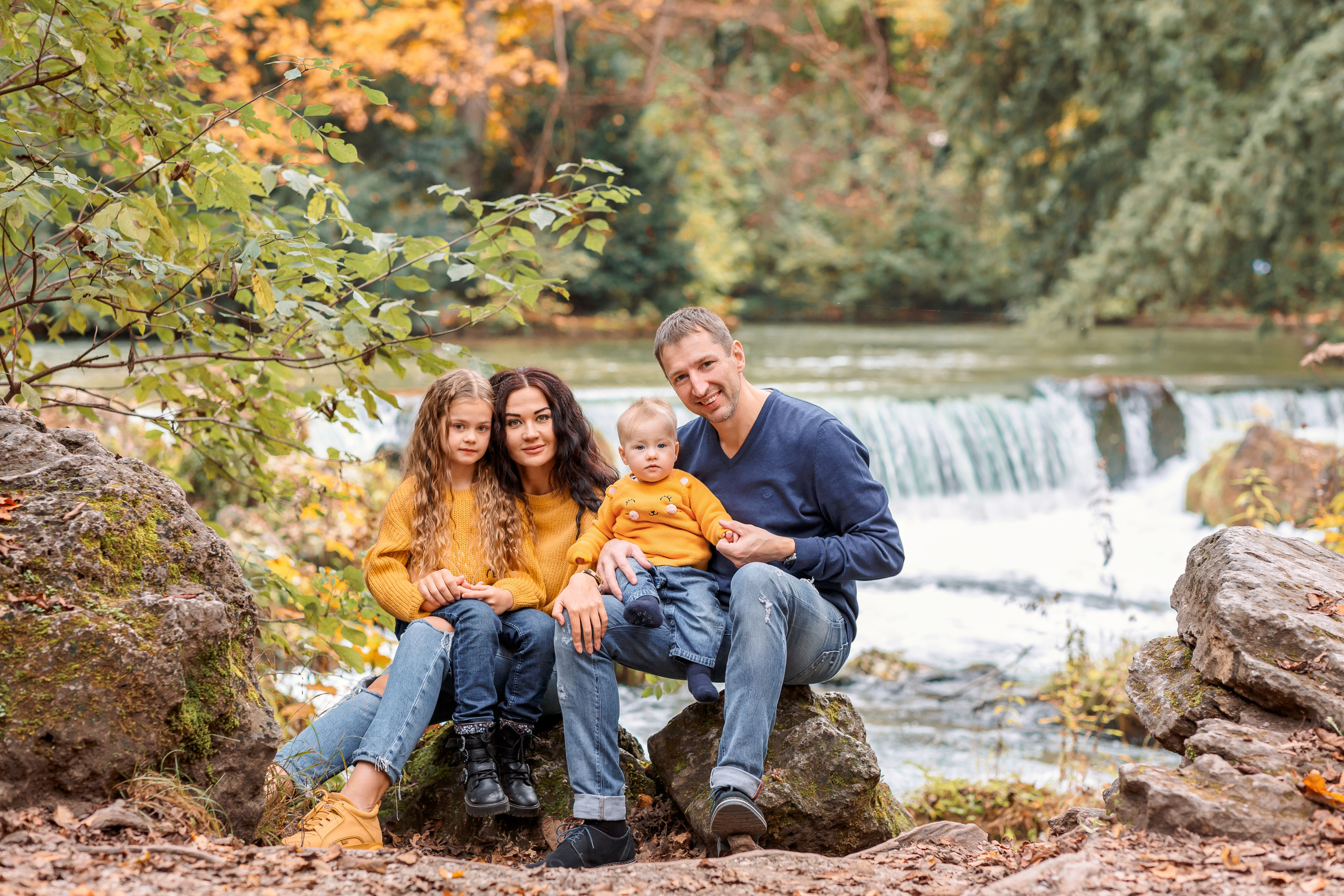 English garten vibes. Family photograph in Munich Anastasia Vorobtsova
