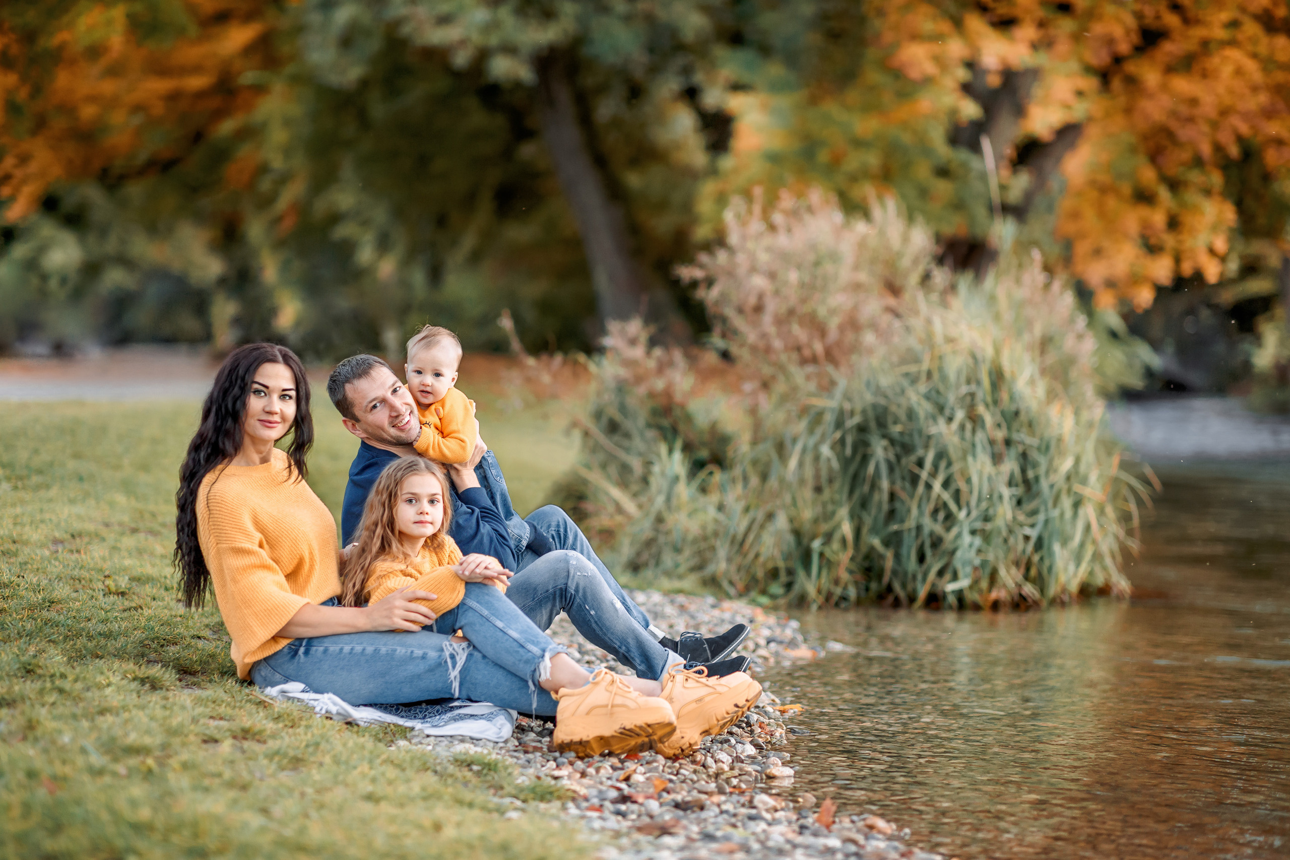 English garten vibes. Family photograph in Munich Anastasia Vorobtsova