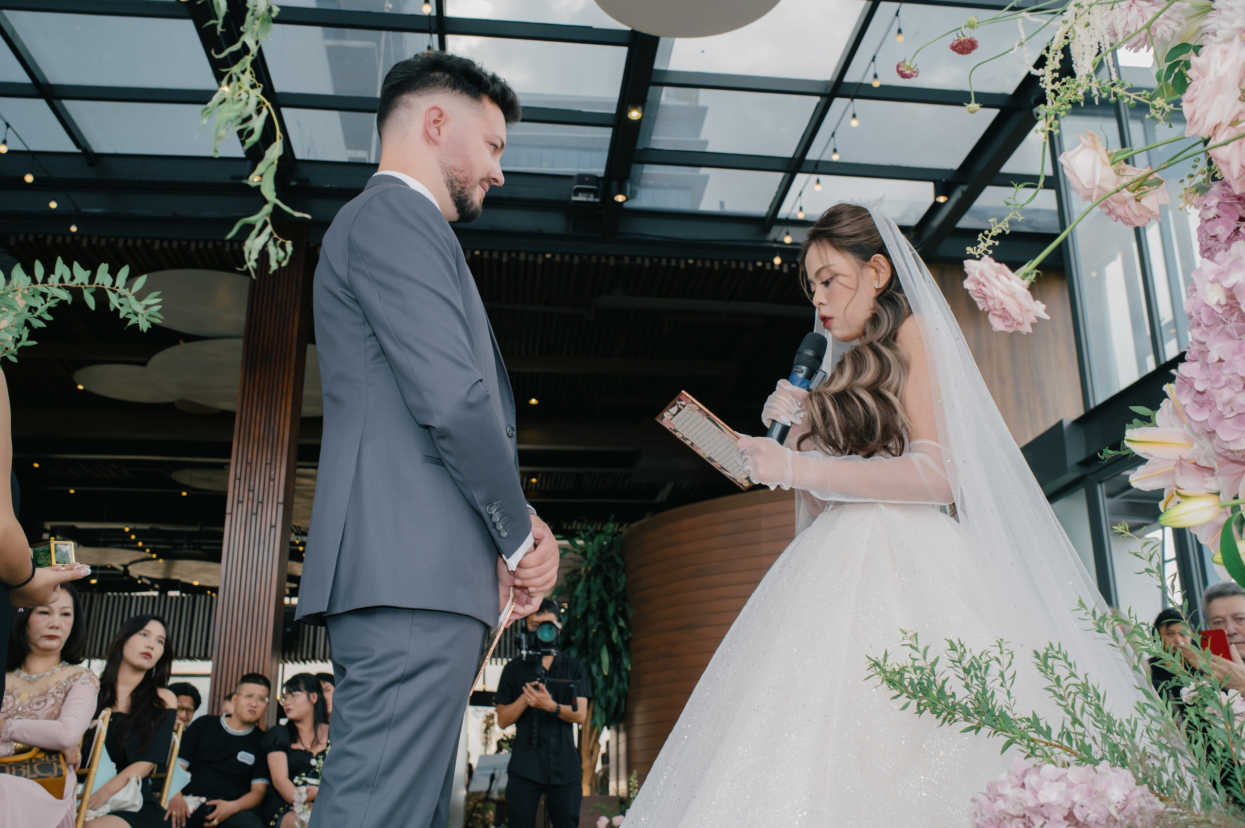 D & K / Wedding Journalism. Nhiếp ảnh gia đám cưới hàng đầu tại Thành Phố Hồ Chí Minh