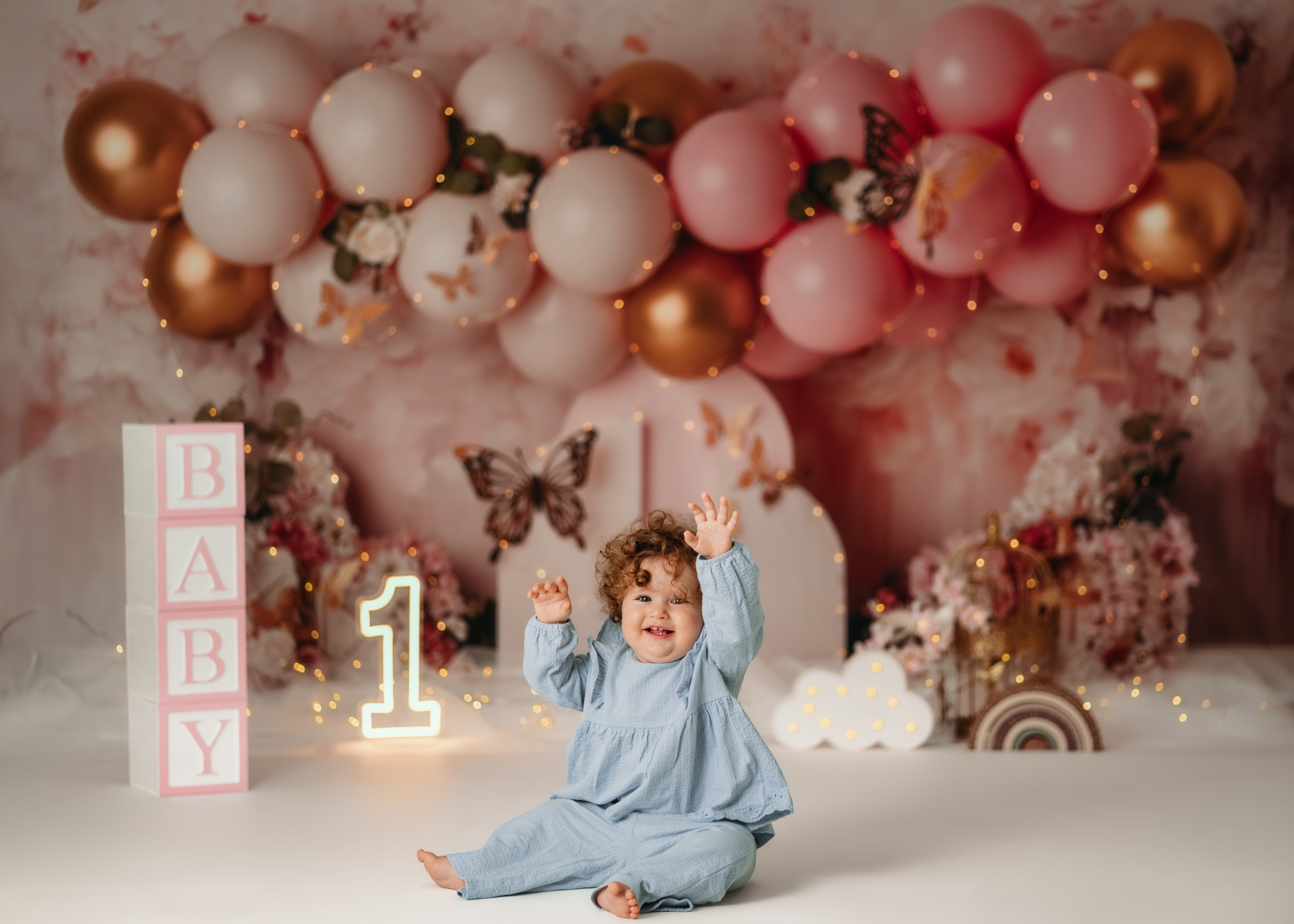 Beba na cake smash fotografisanju