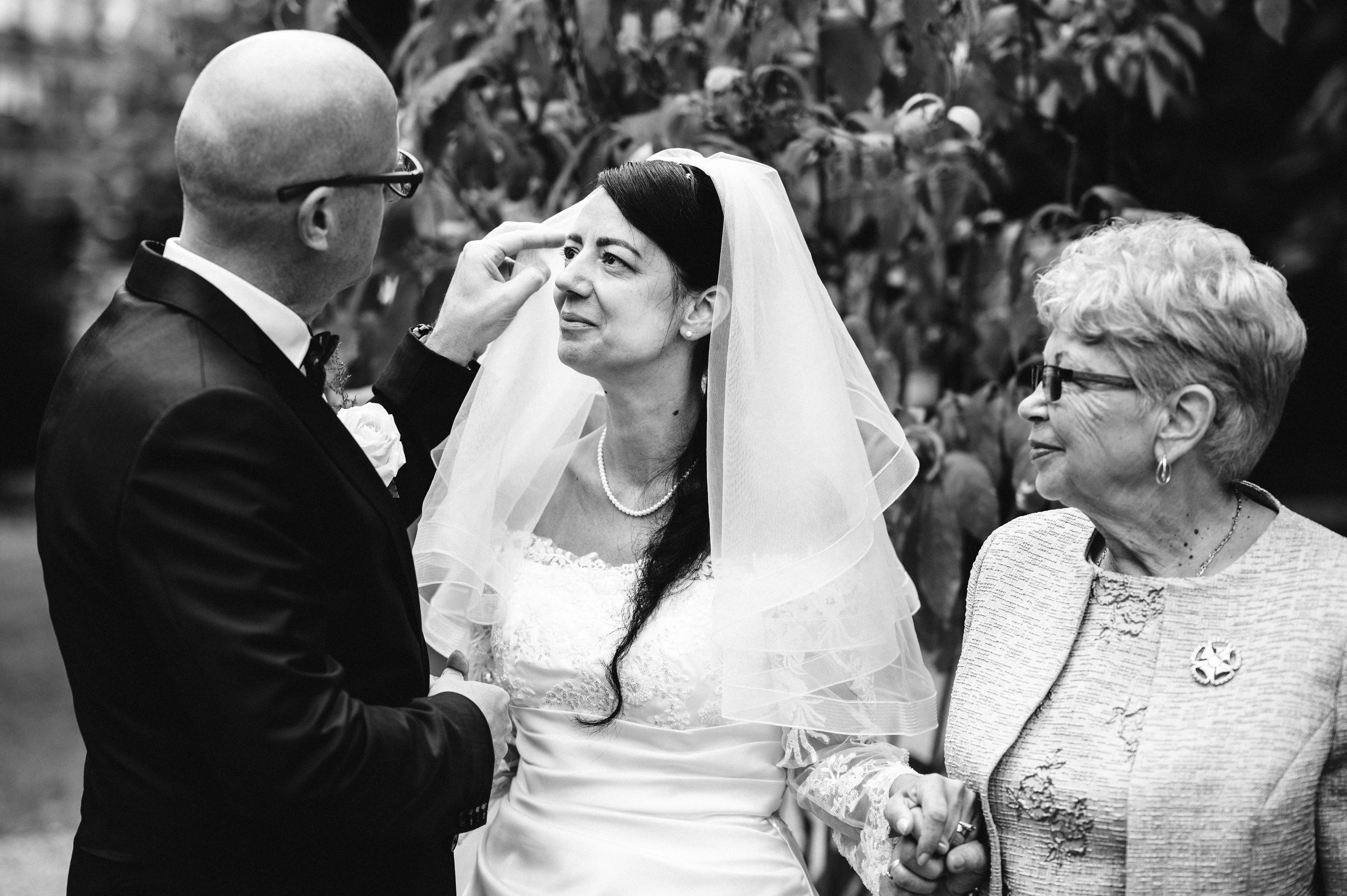 Hochzeitsfotografie Thomas & Elena – Emotionale Hochzeitsreportage in der Schweiz. Authentische, emotionale, zeitlose Hochzeitsfotografie aus Albstadt