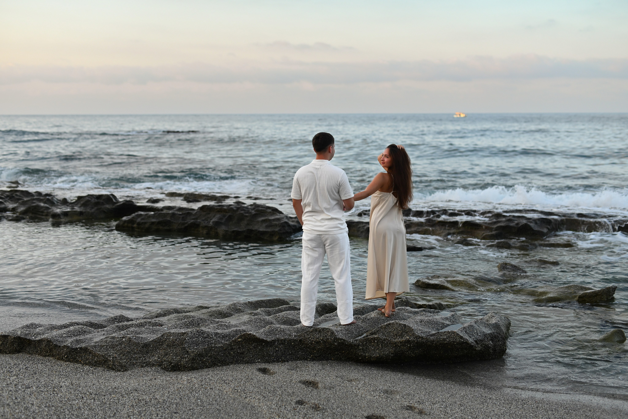 Love story на пляже Улаш. Photographer in Alanya, Side, Manavgat. Türkiye