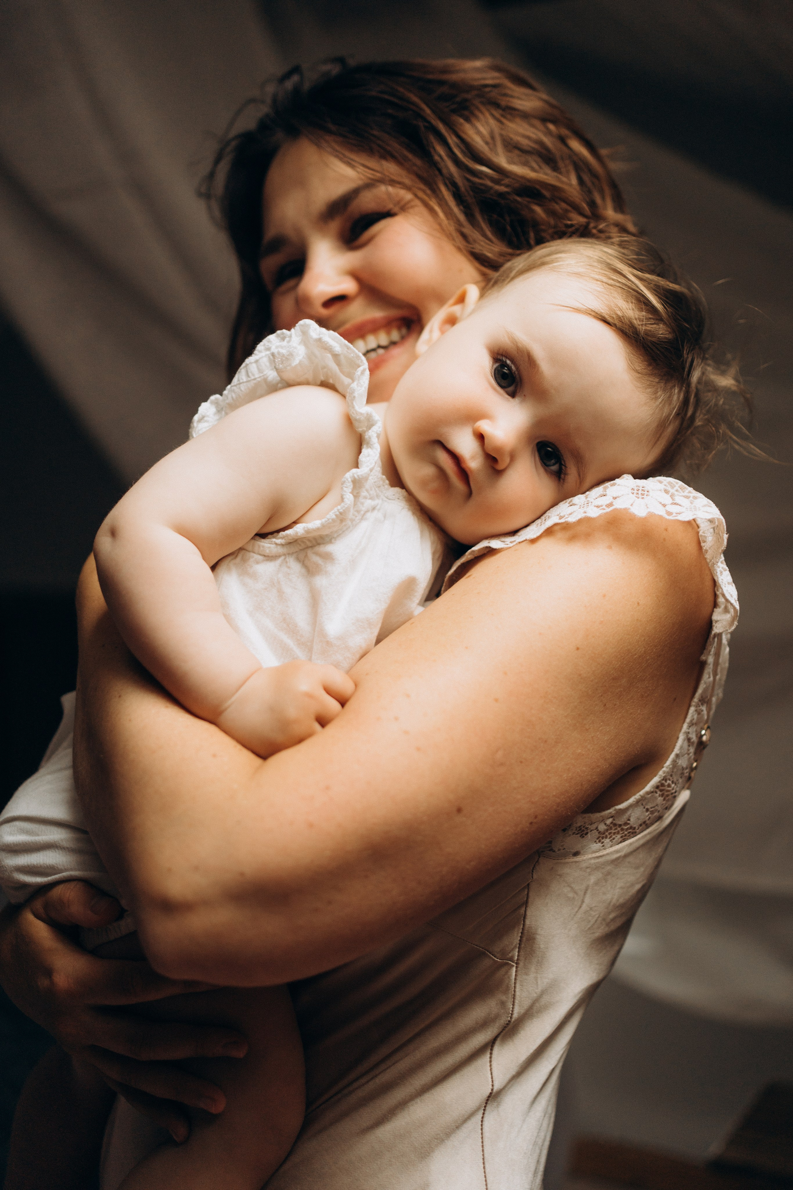 Julia & Grace. Family photographer in Helsinki, Victoria Guadagno