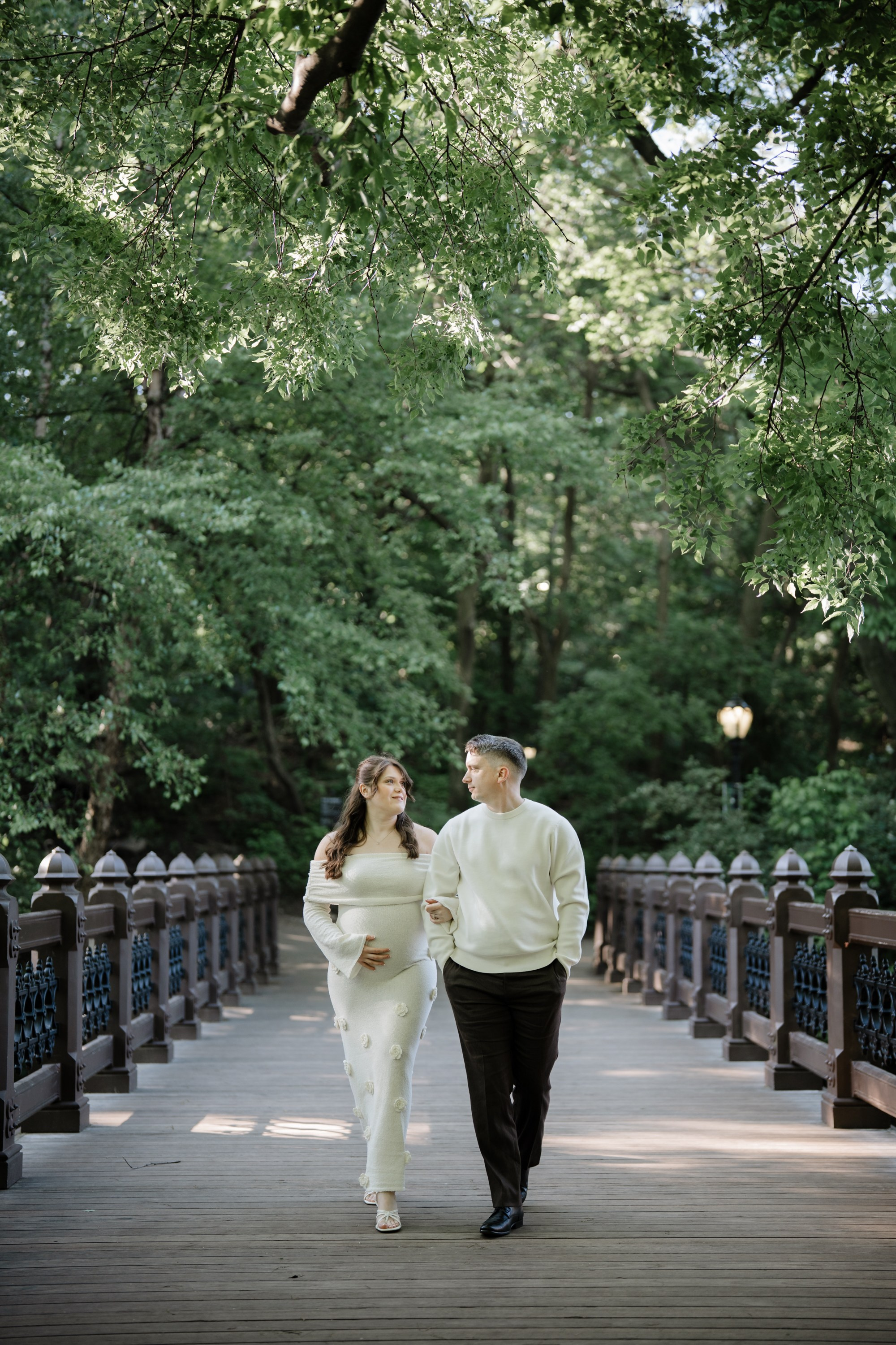 Maternity photo shoot in Central Park. Portrait and wedding photographer in New York