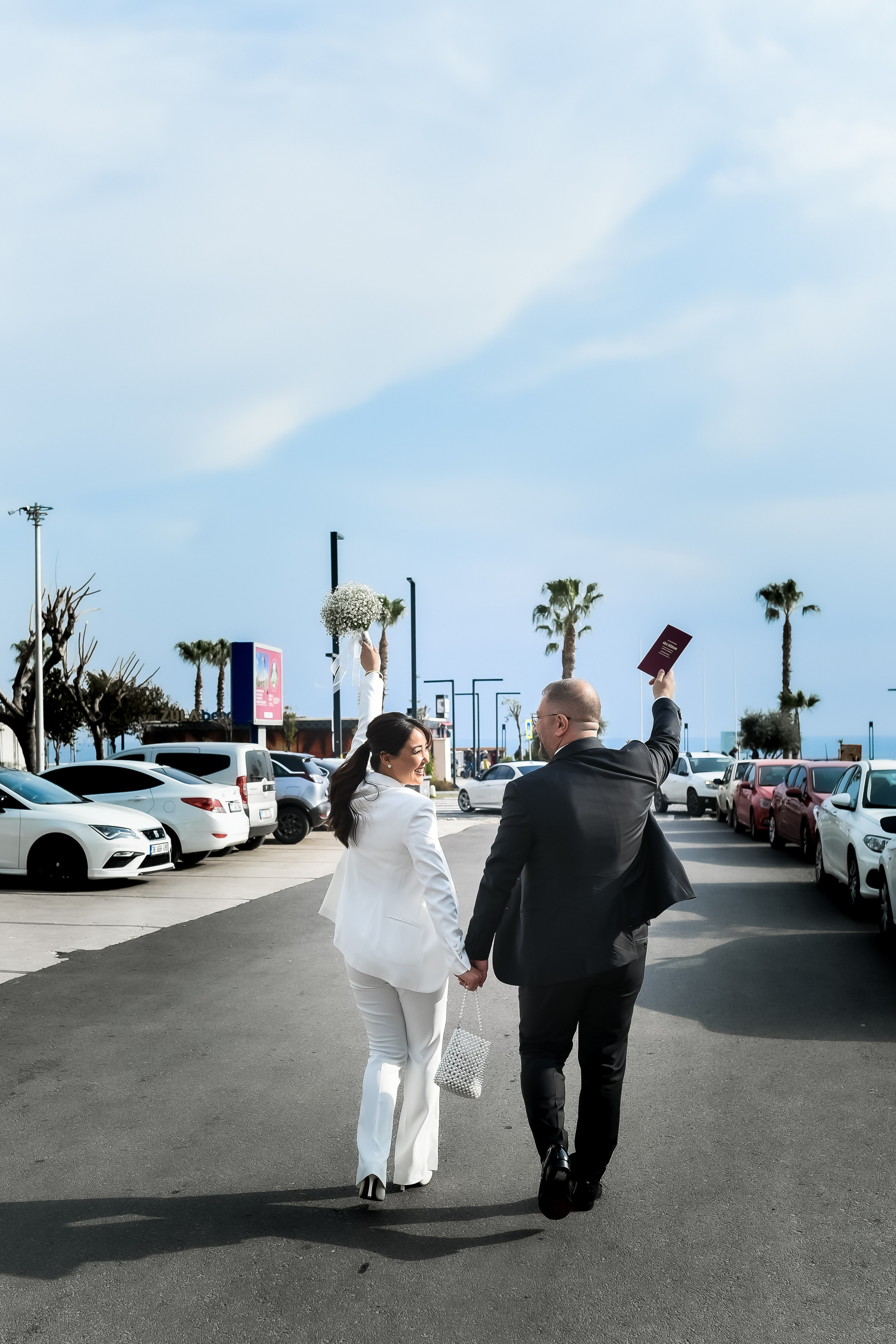 Свадьба в Анталии — это море, свет, любовь и свобода. Я свадебный фотограф в Анталии, снимаю живые свадебные истории, полные эмоций, нежности и движения. Фотосессии на побережье, в отелях и красивых локациях Турции для пар, которые хотят сохранить настоящие чувства.