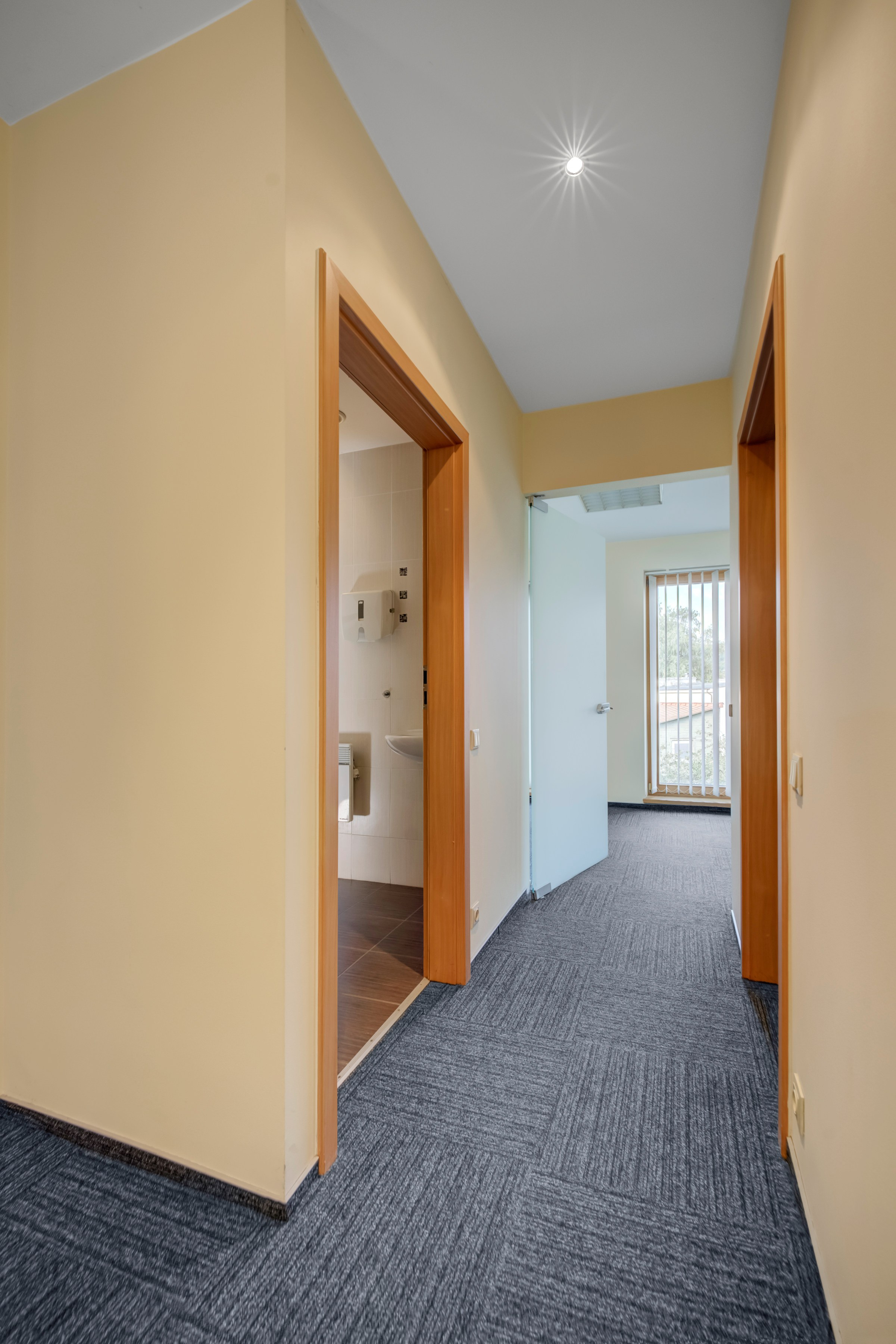 Kėstučio g. 30, komerc. patalpos. Elina Sapiega fotografė Vilniuje