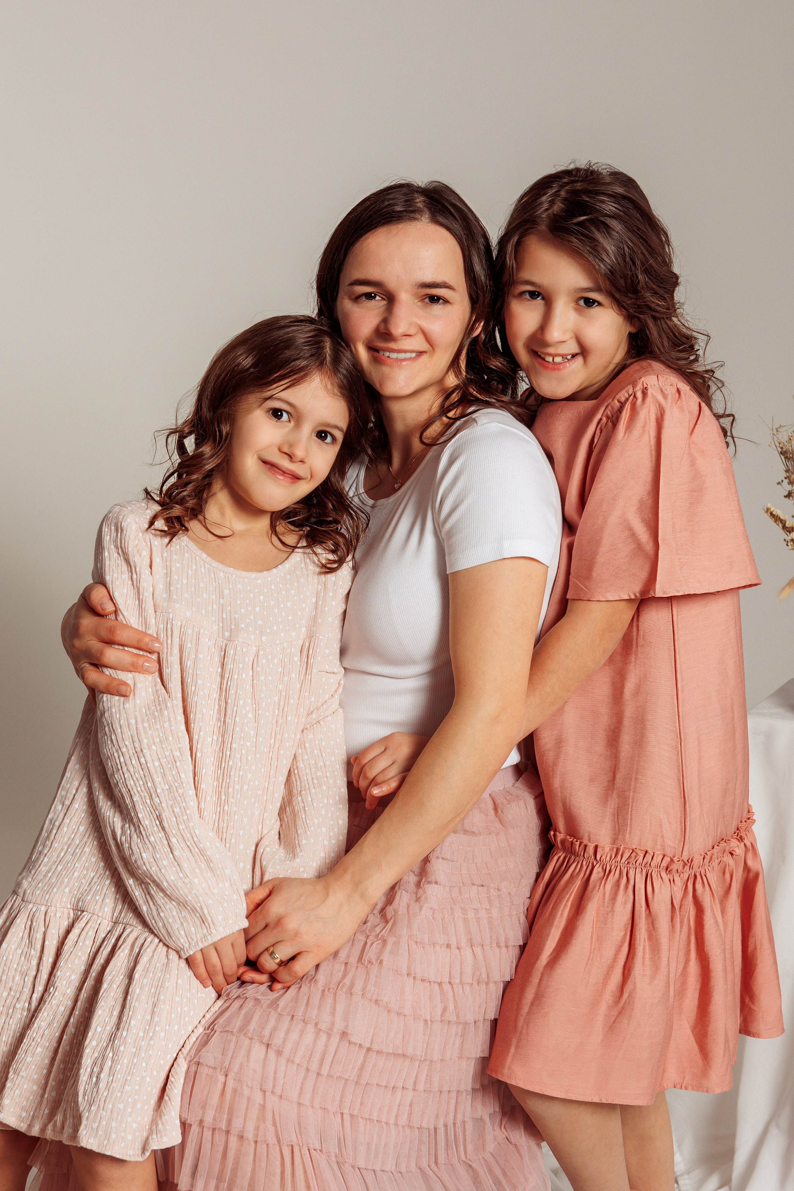 Familia Hudea - fotografii de studio. Cristina Andronache fotograf Brașov fotograf de familie fotograf de nunta Brașov