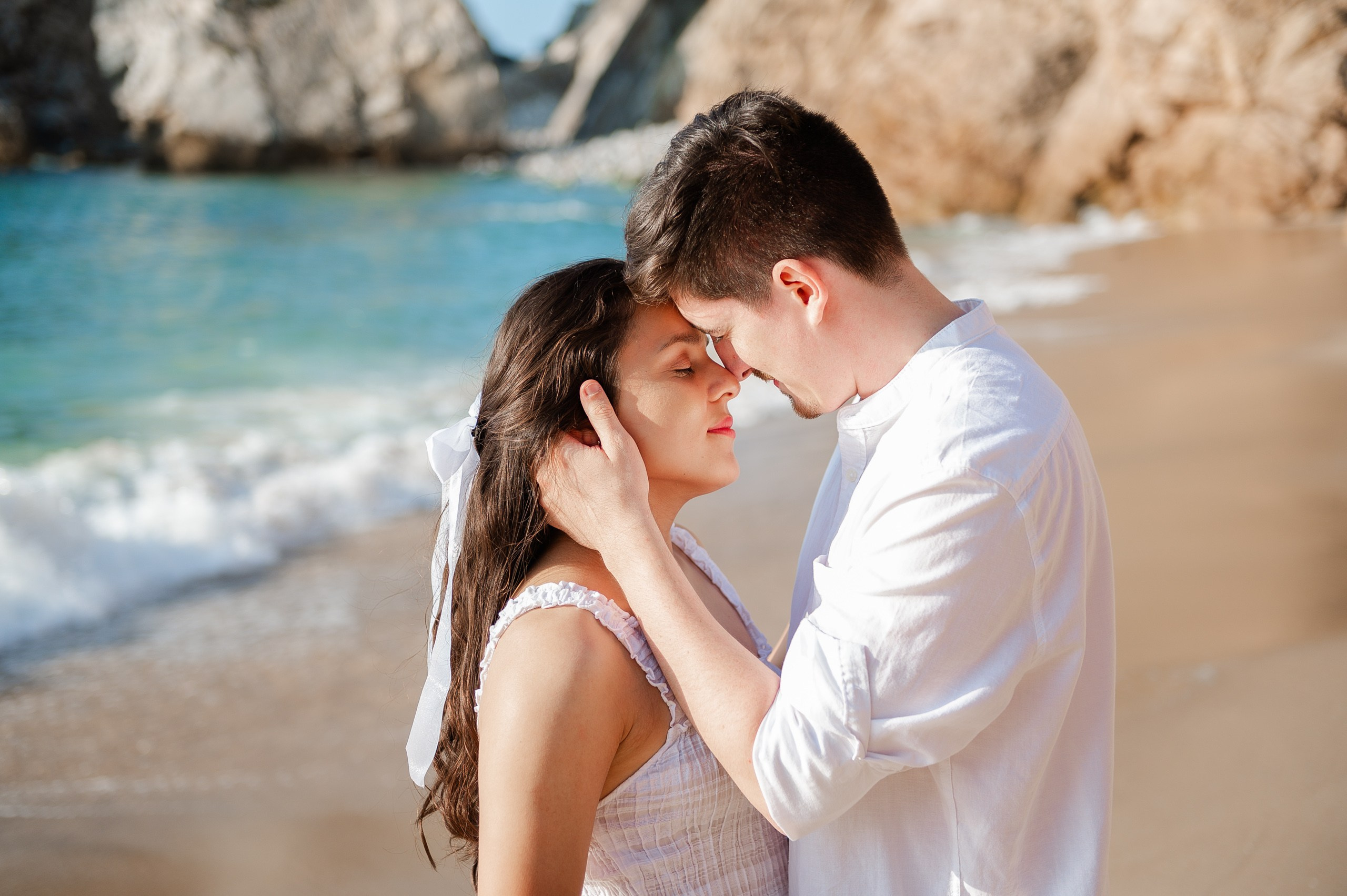 photo shoot love story on Ursa beach, Lisbon, Portugal