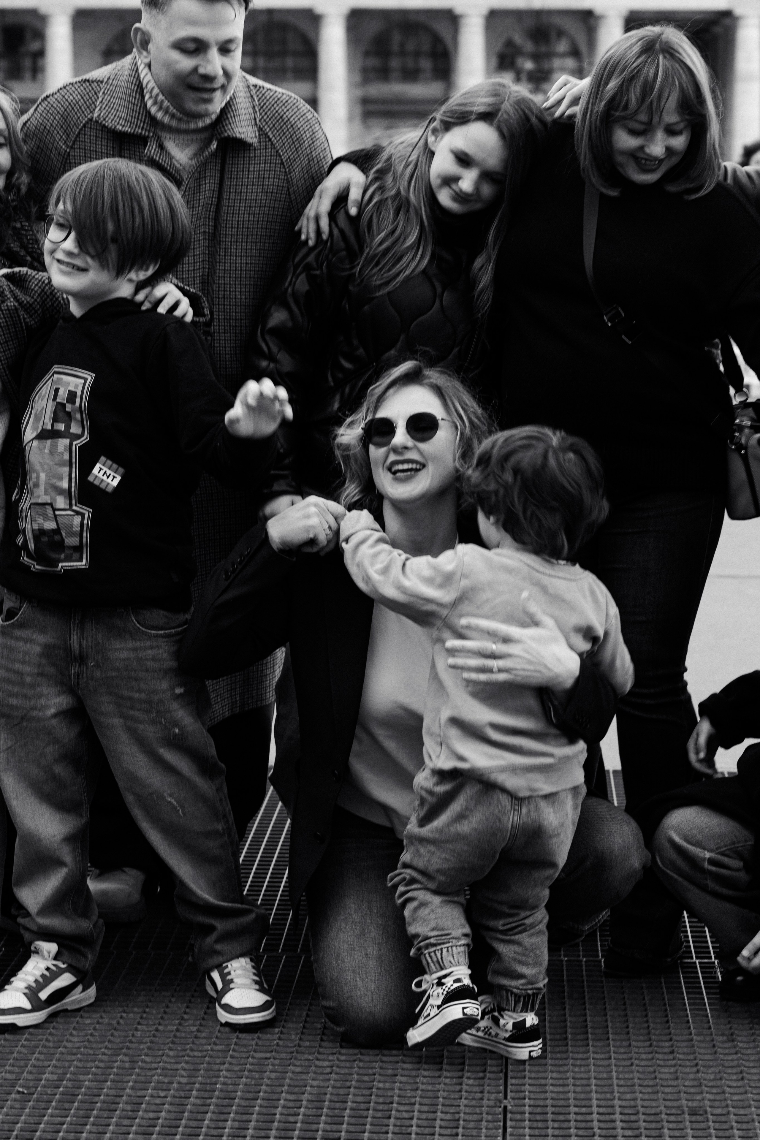 Big Family Photoshoot in Paris — Natural & Lifestyle Moments. Paris Wedding Photographer