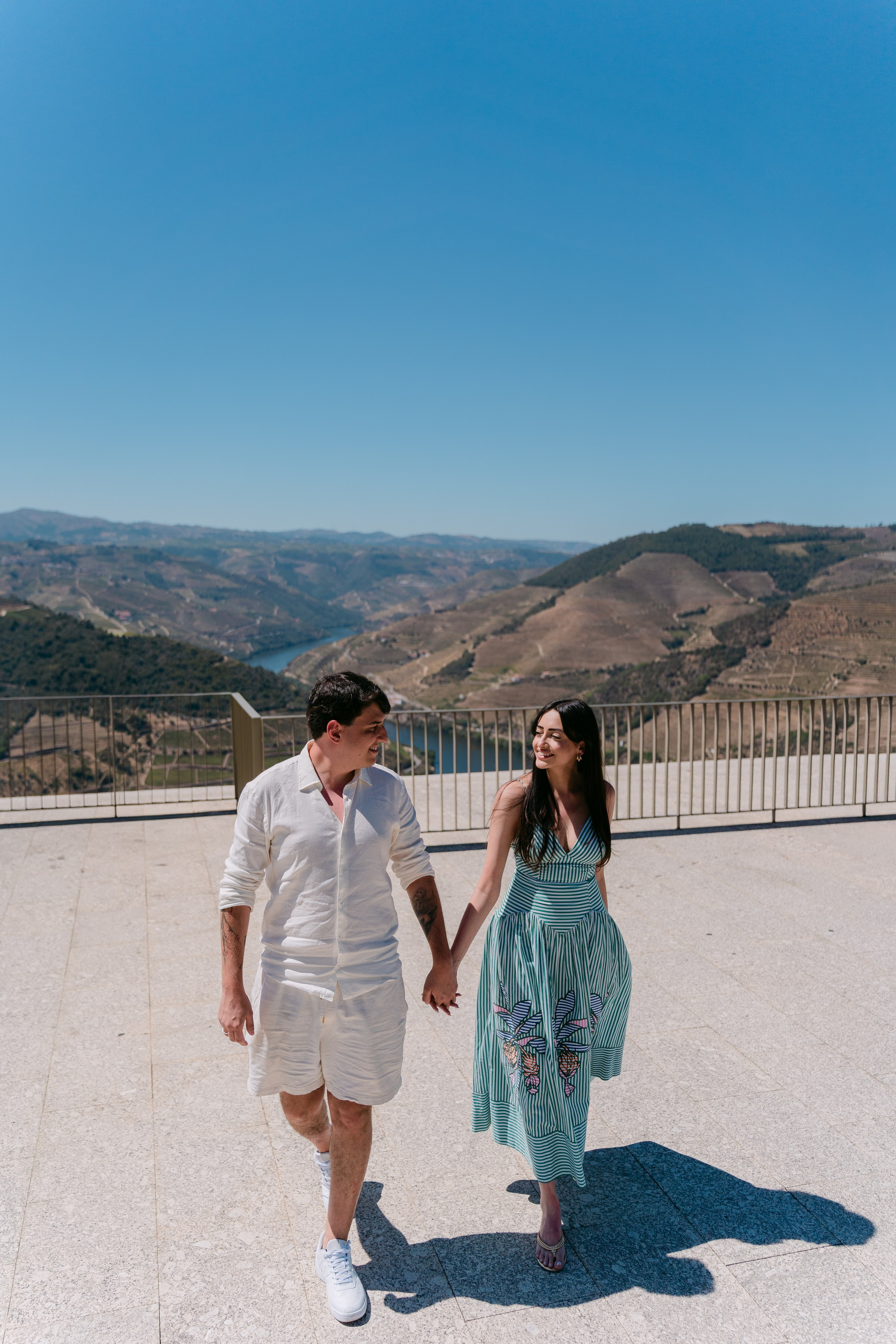 Wedding Proposal at Douro Valley — Arthur & Ana. Wedding & destination wedding photographer in Porto, Portugal — Davi Valente | Lisbon, Douro Valley, Rome, Tuscany & Lake Como