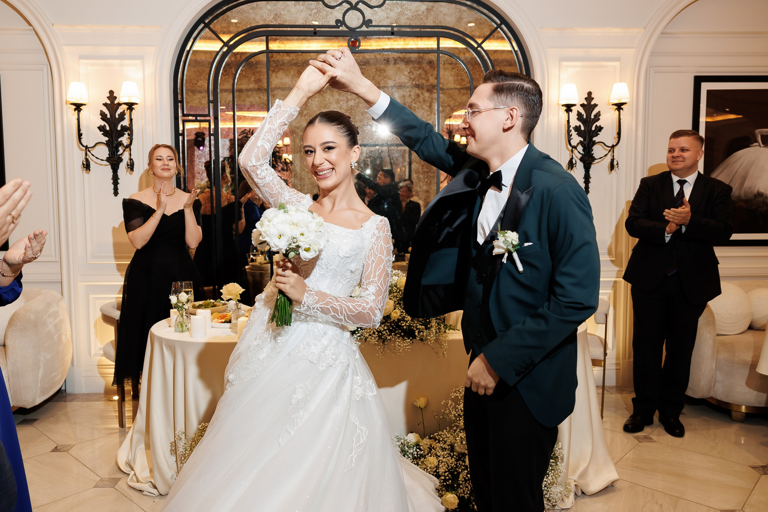 Serghei & Erica — Queen Residence. Servicii Foto și Video 067188353