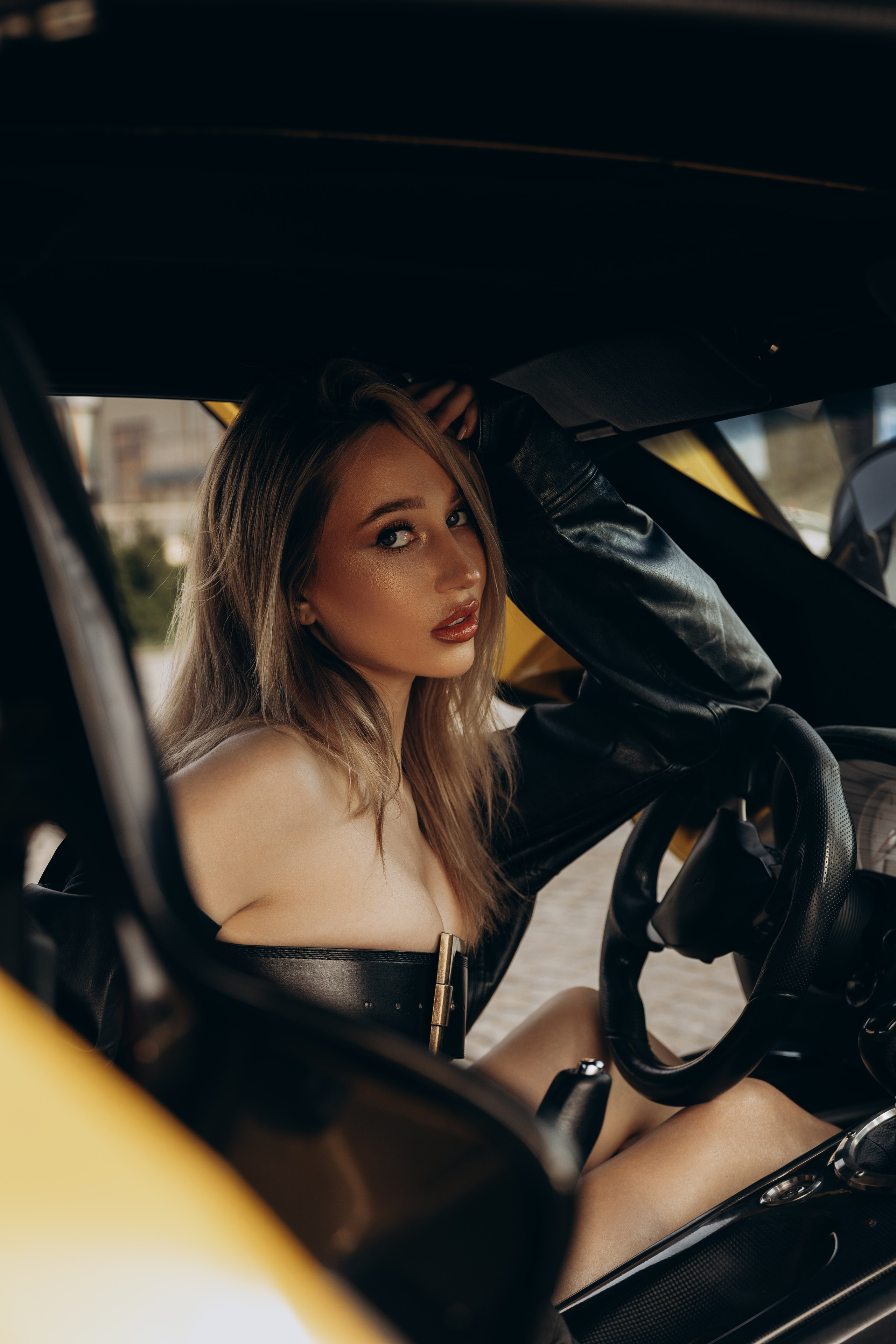 OUTSIDE COMMERCIAL SHOOTS. Stylist Alexandra Dergunova