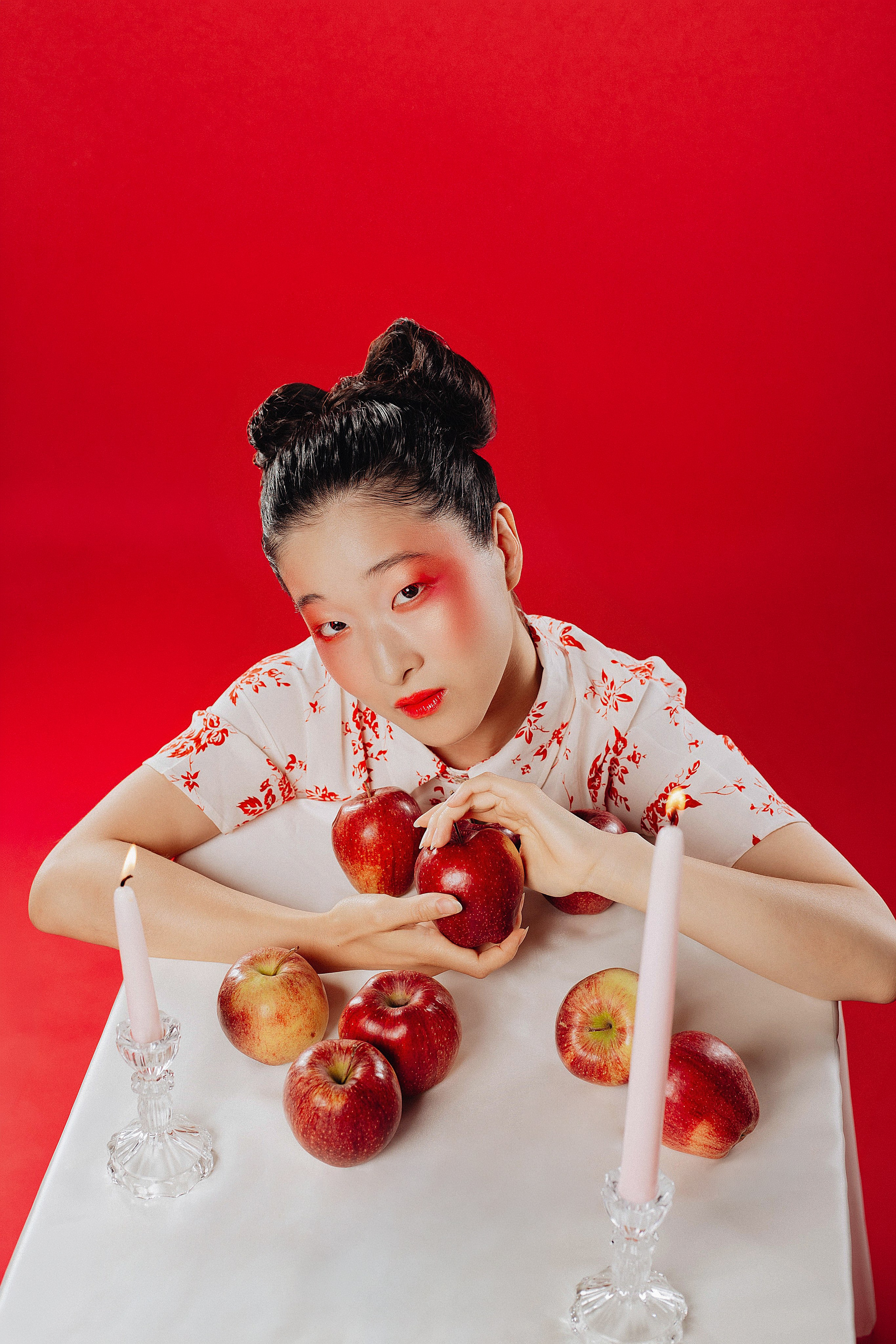 GIRL WITH APPLE. Stylist Alexandra Dergunova
