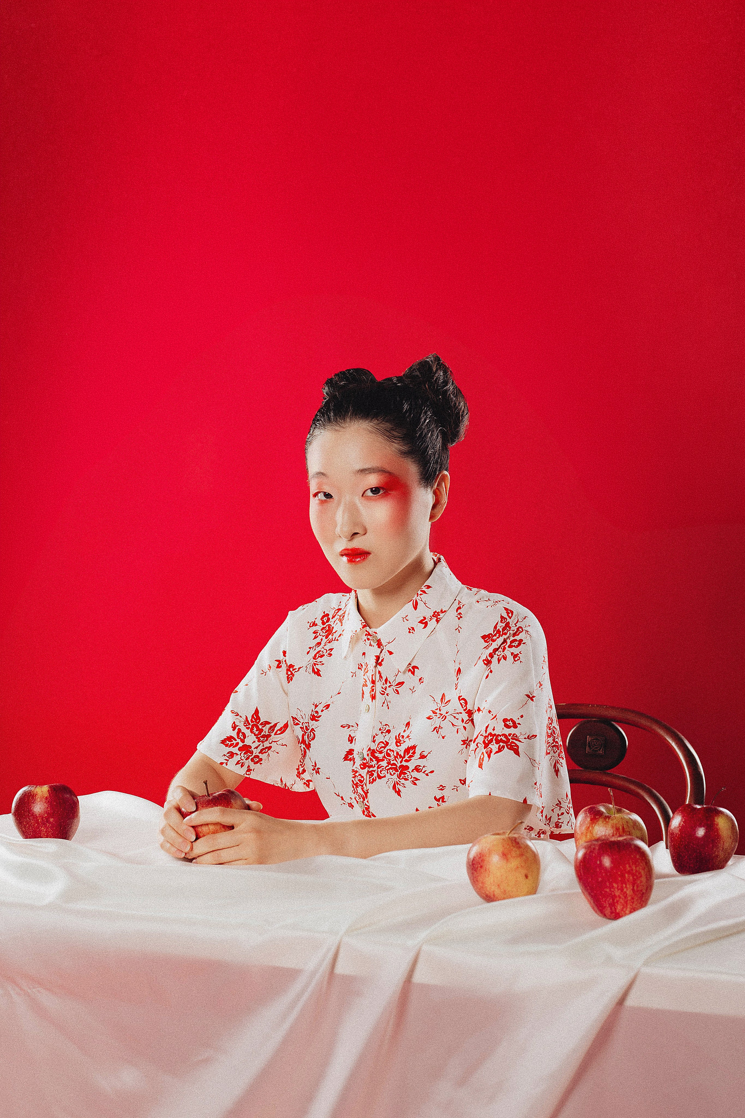 GIRL WITH APPLE. Stylist Alexandra Dergunova