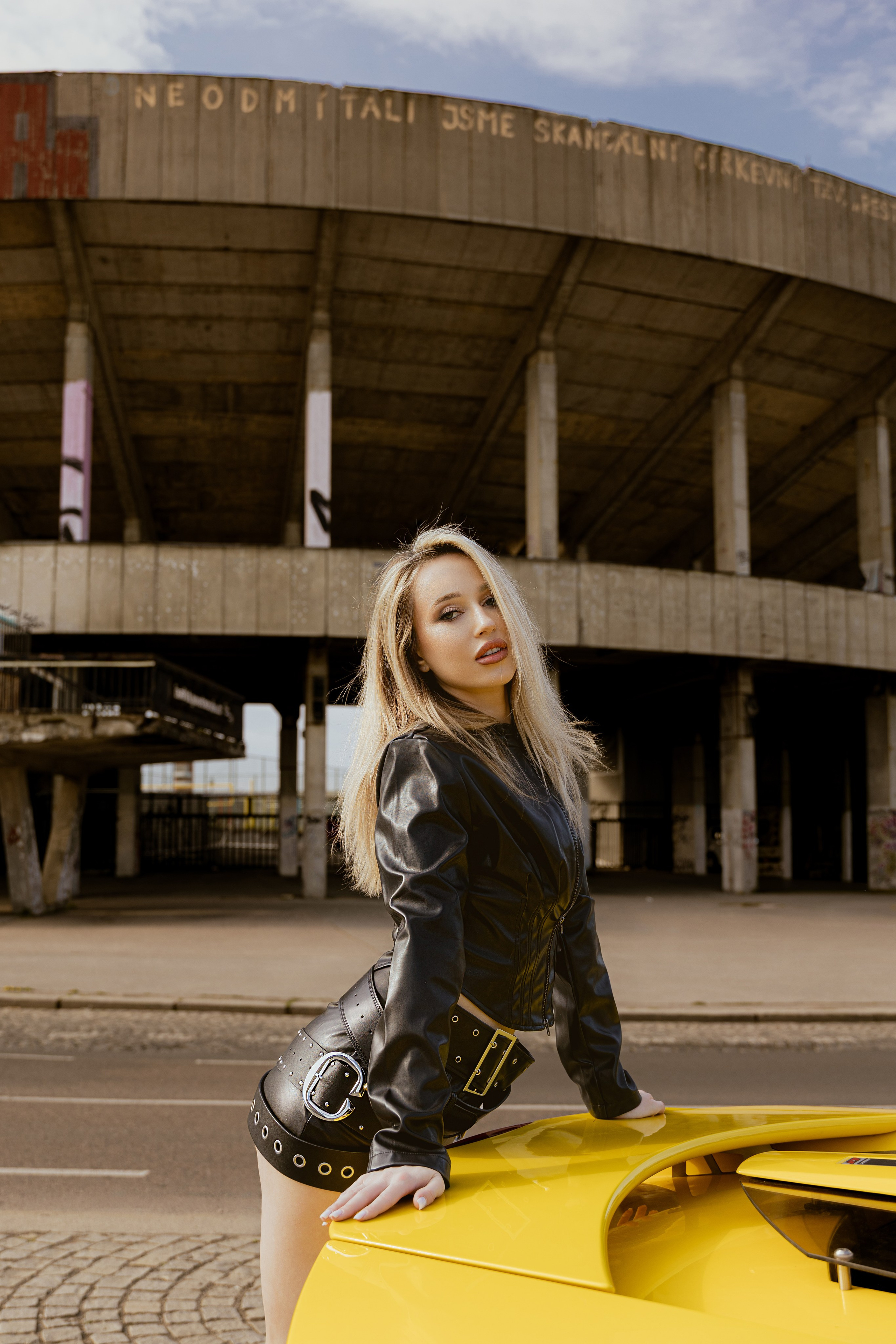OUTSIDE COMMERCIAL SHOOTS. Stylist Alexandra Dergunova