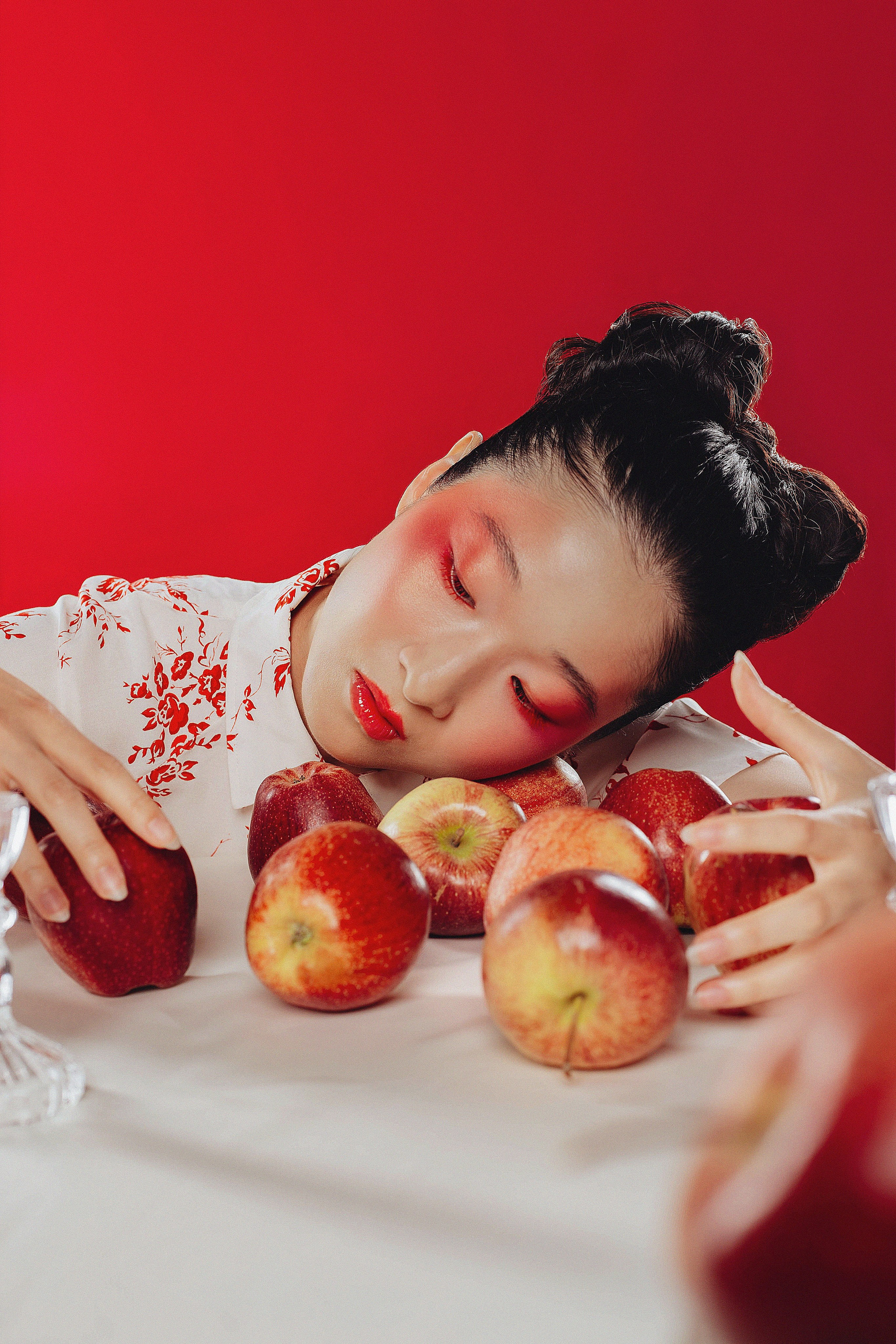 GIRL WITH APPLE. Stylist Alexandra Dergunova