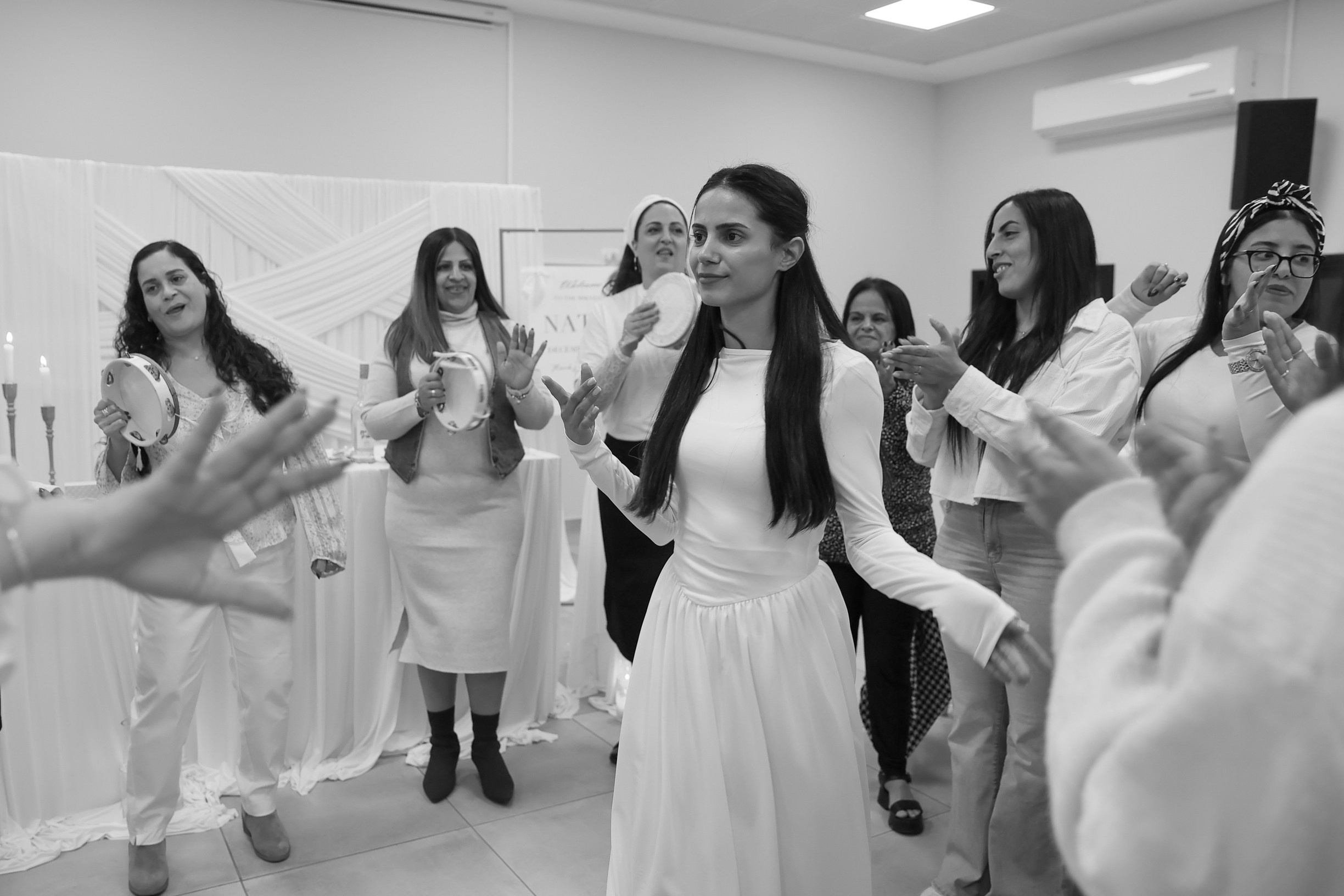 נטף הפרשת חלה. שני ויזל | צלמת הריון, צילומי משפחה וצילומי בוק בת מצווה