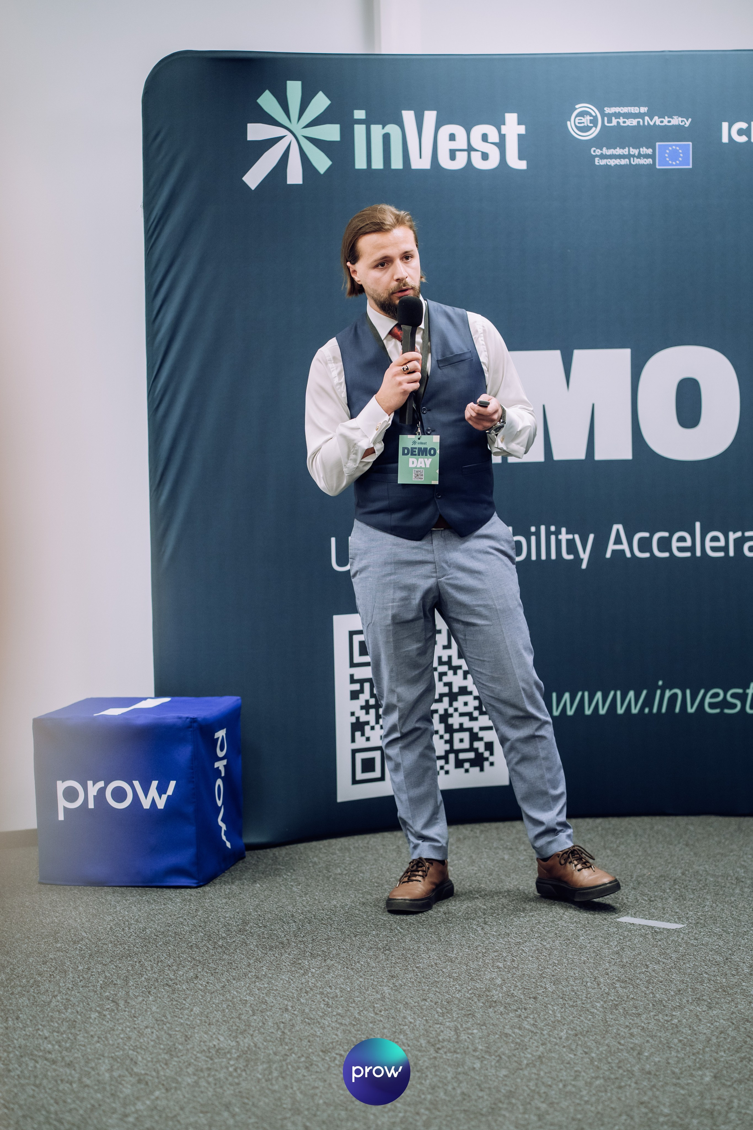InVest DemoDay @ Cowork. Cozac Cristian Photographer