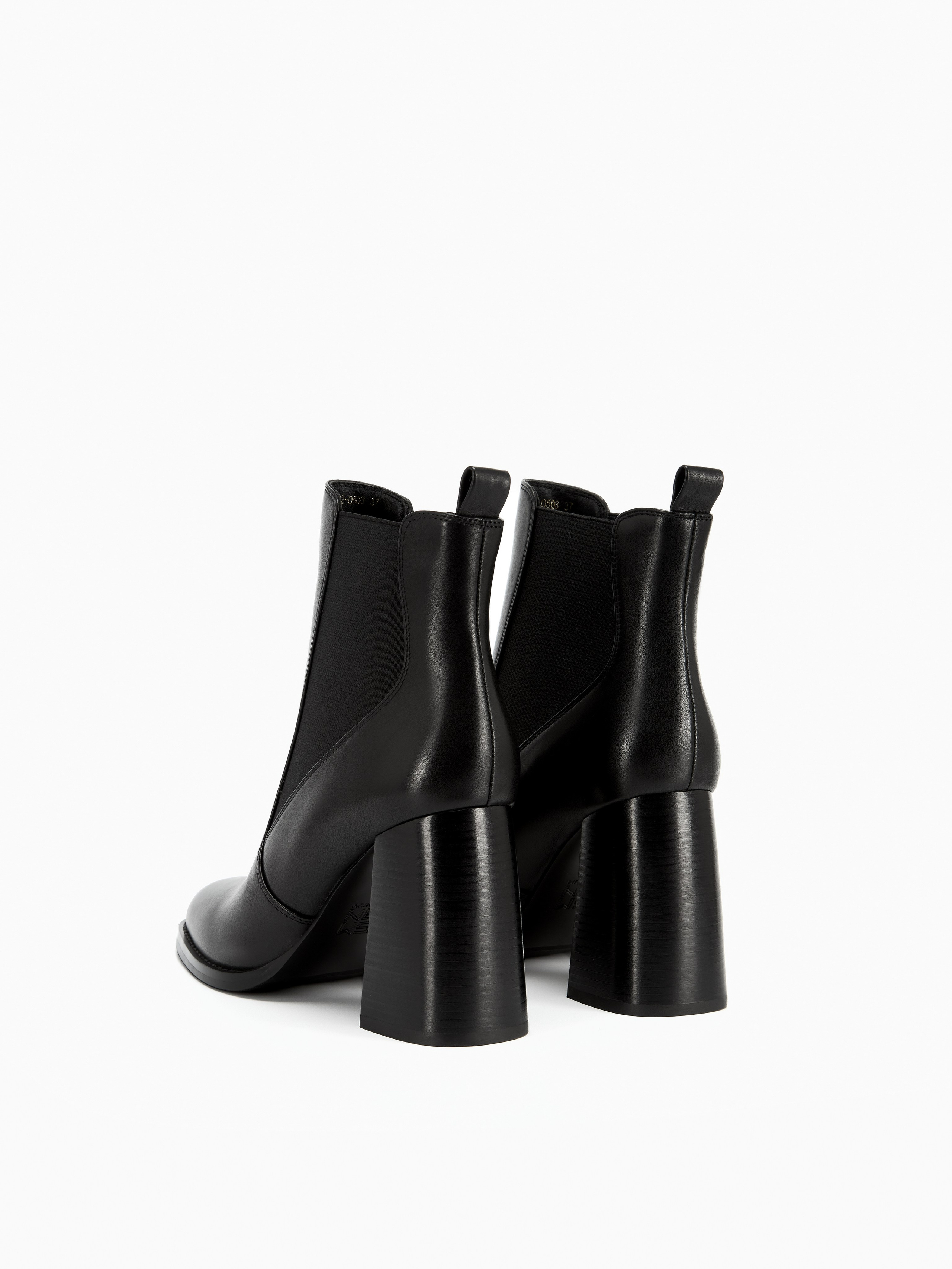 Съёмка обуви. Предметная фотосъемка в Алматы. Студия фото и видео съемки товаров