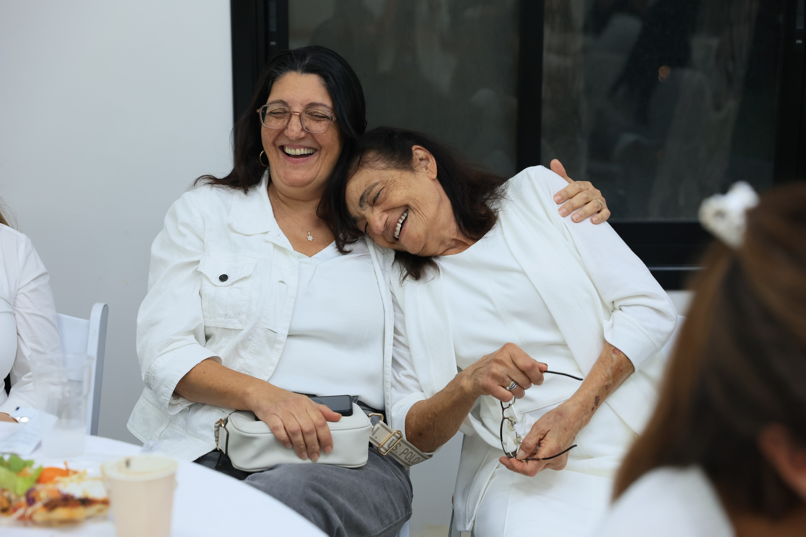 נטף הפרשת חלה. שני ויזל | צלמת הריון, צילומי משפחה וצילומי בוק בת מצווה